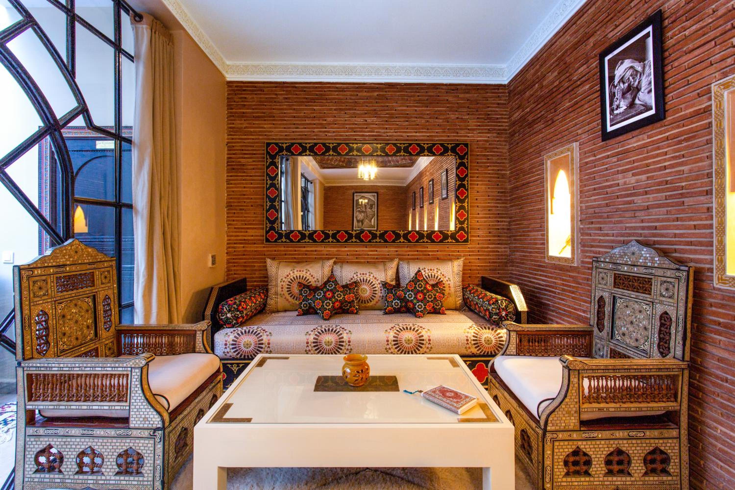 Five-Bedroom House - Photo 1