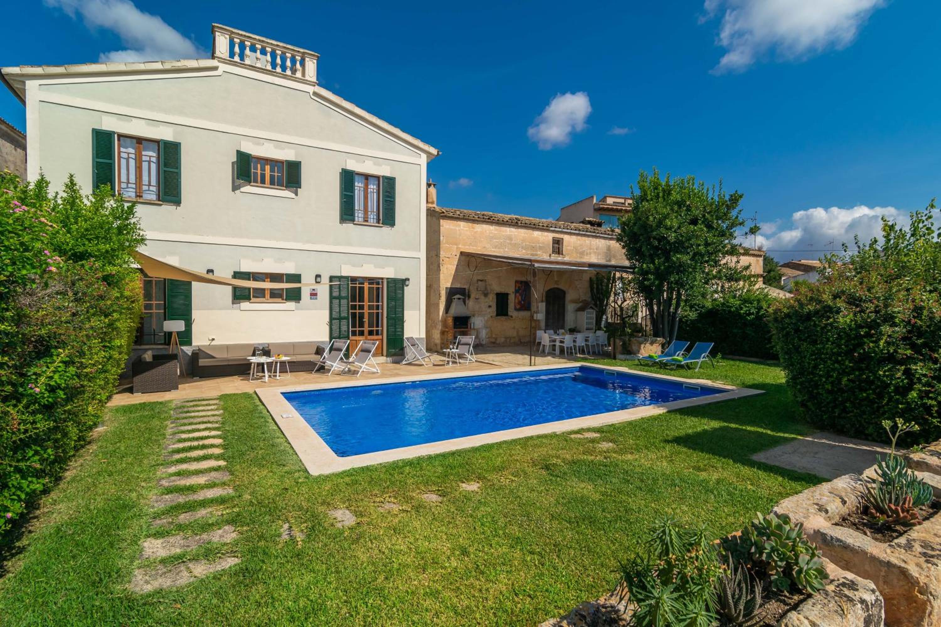 Five-Bedroom Villa photo 3