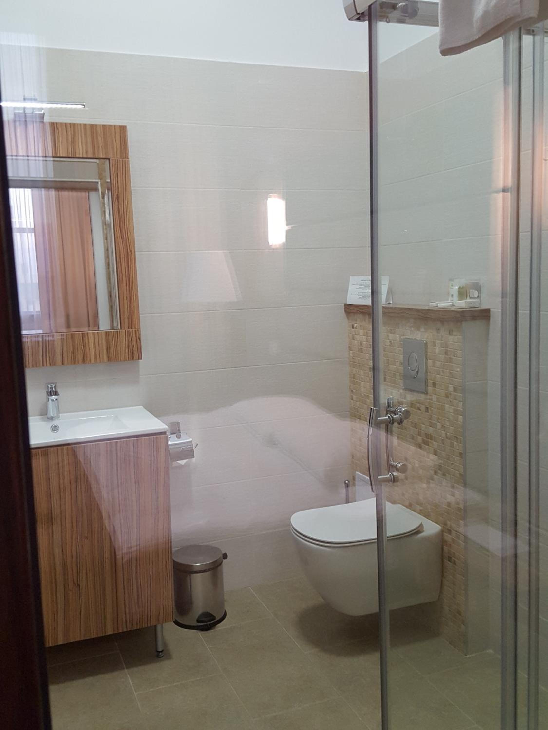 Double Room - Photo 10