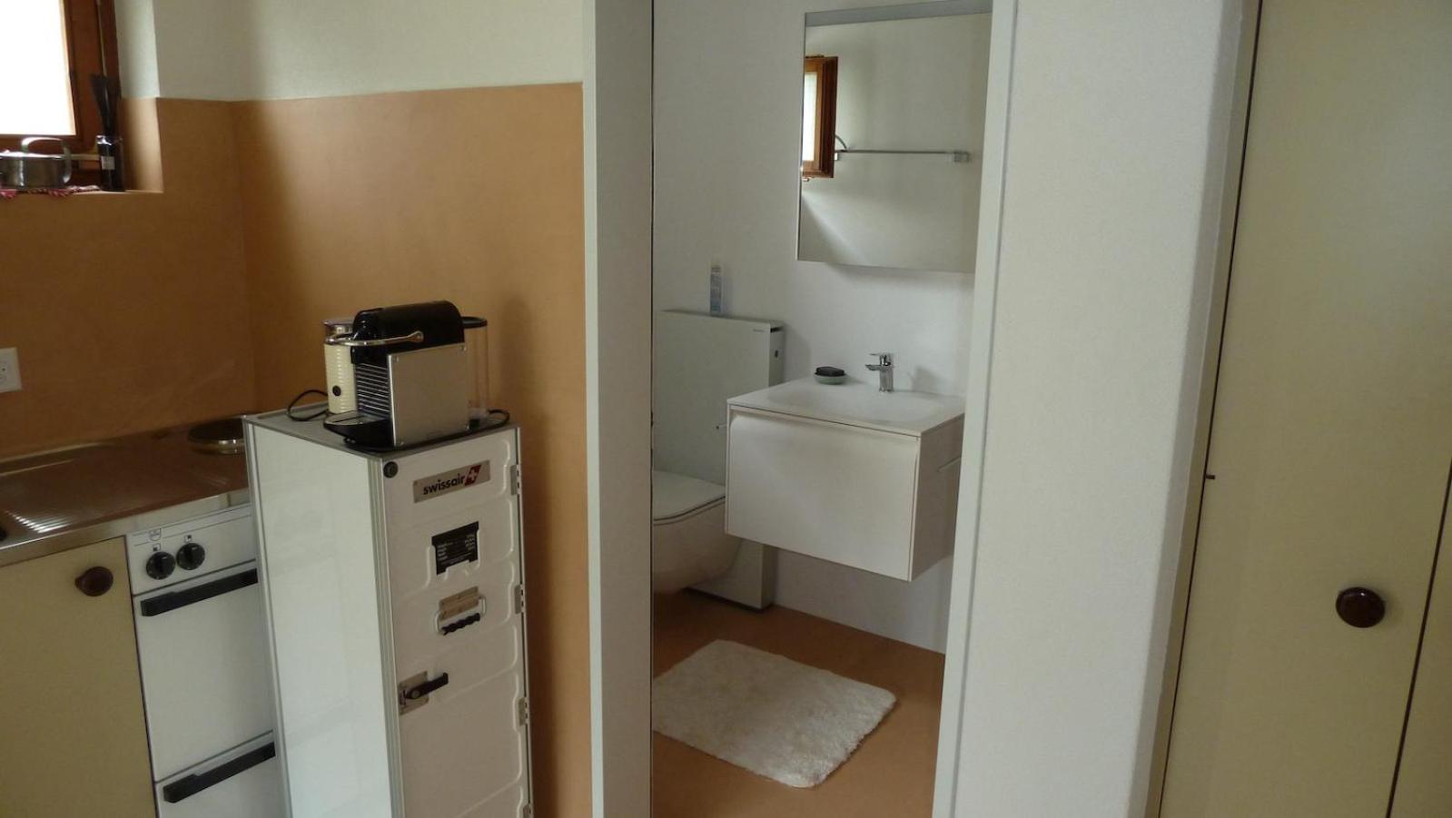 One-Bedroom Apartment photo 2