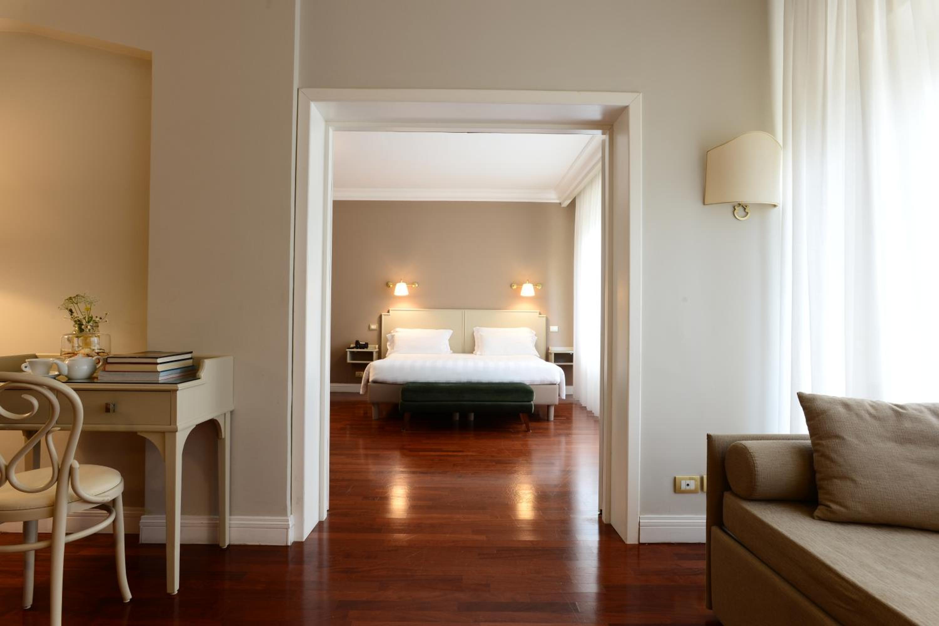 Suite - Photo 3