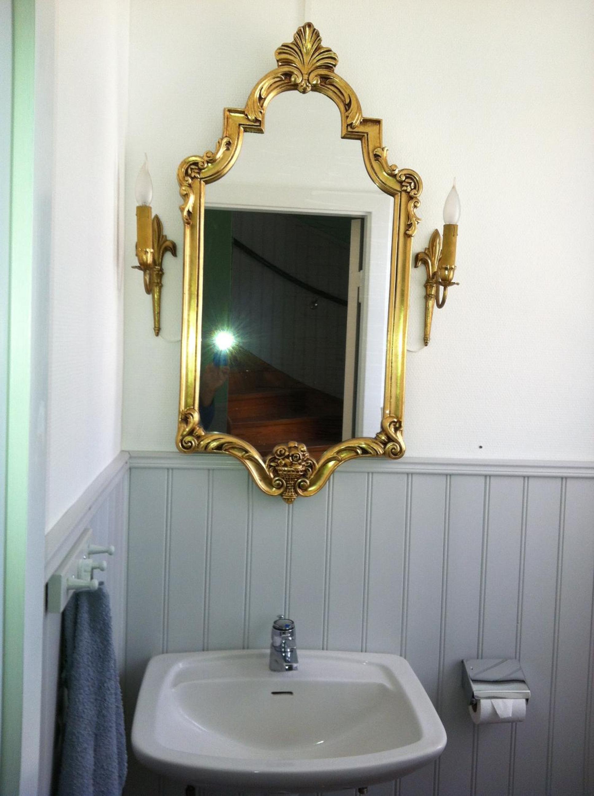 Standard Twin Room with Shared Bathroom photo 2