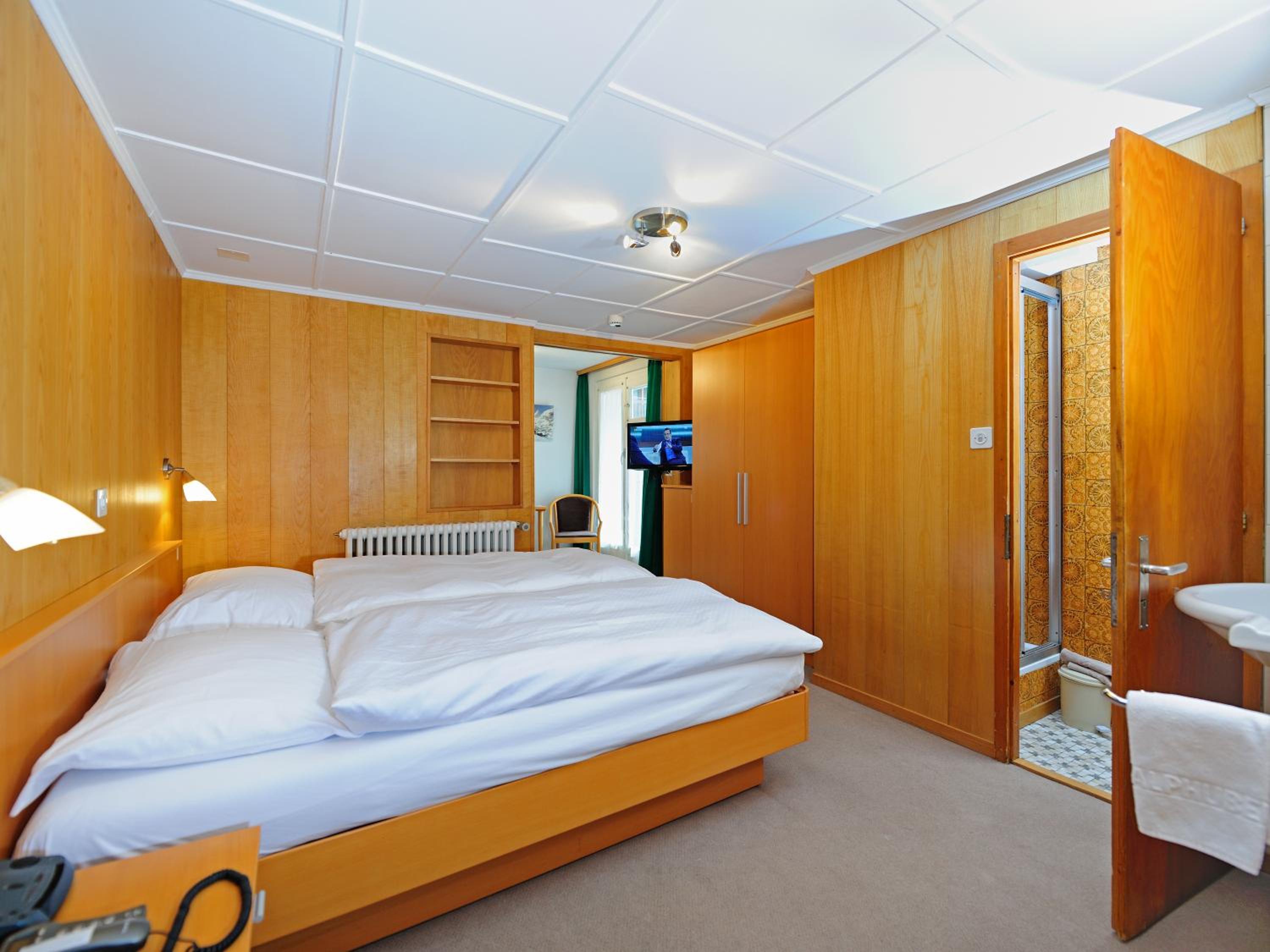 Triple Room thumbnail 5