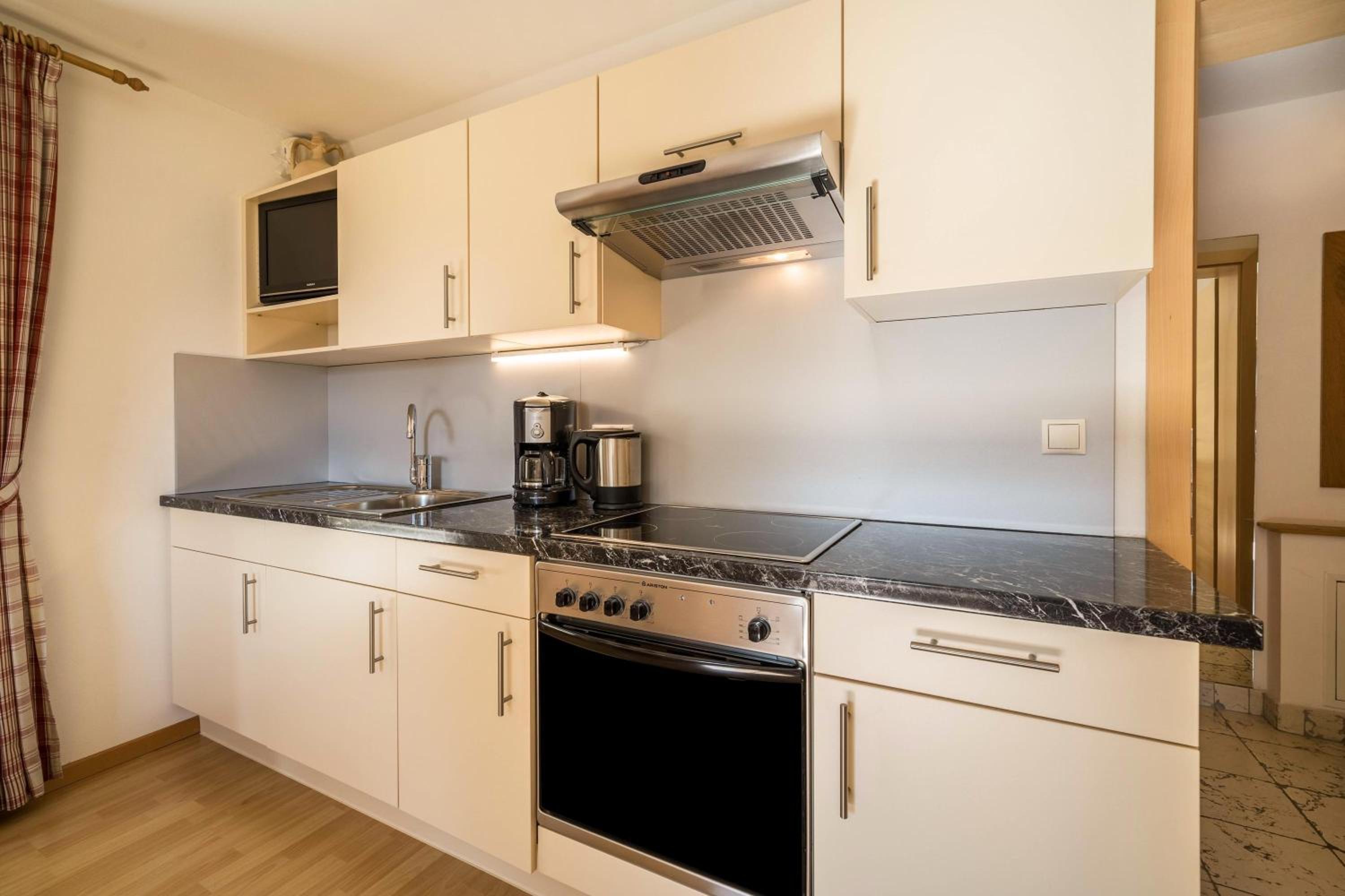 Superior One-Bedroom Apartment with Balcony - Photo 16