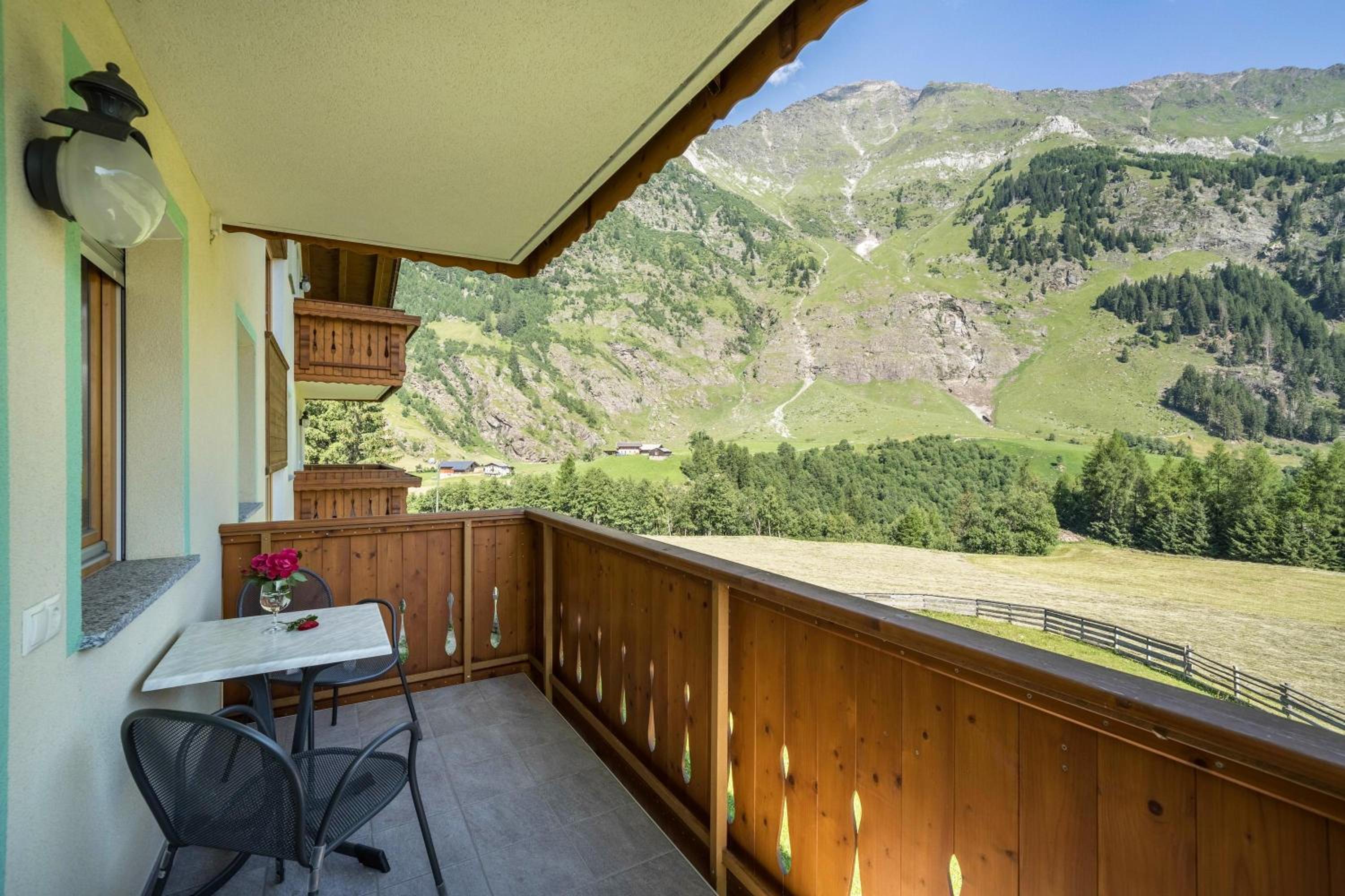 Superior One-Bedroom Apartment with Balcony - Photo 7