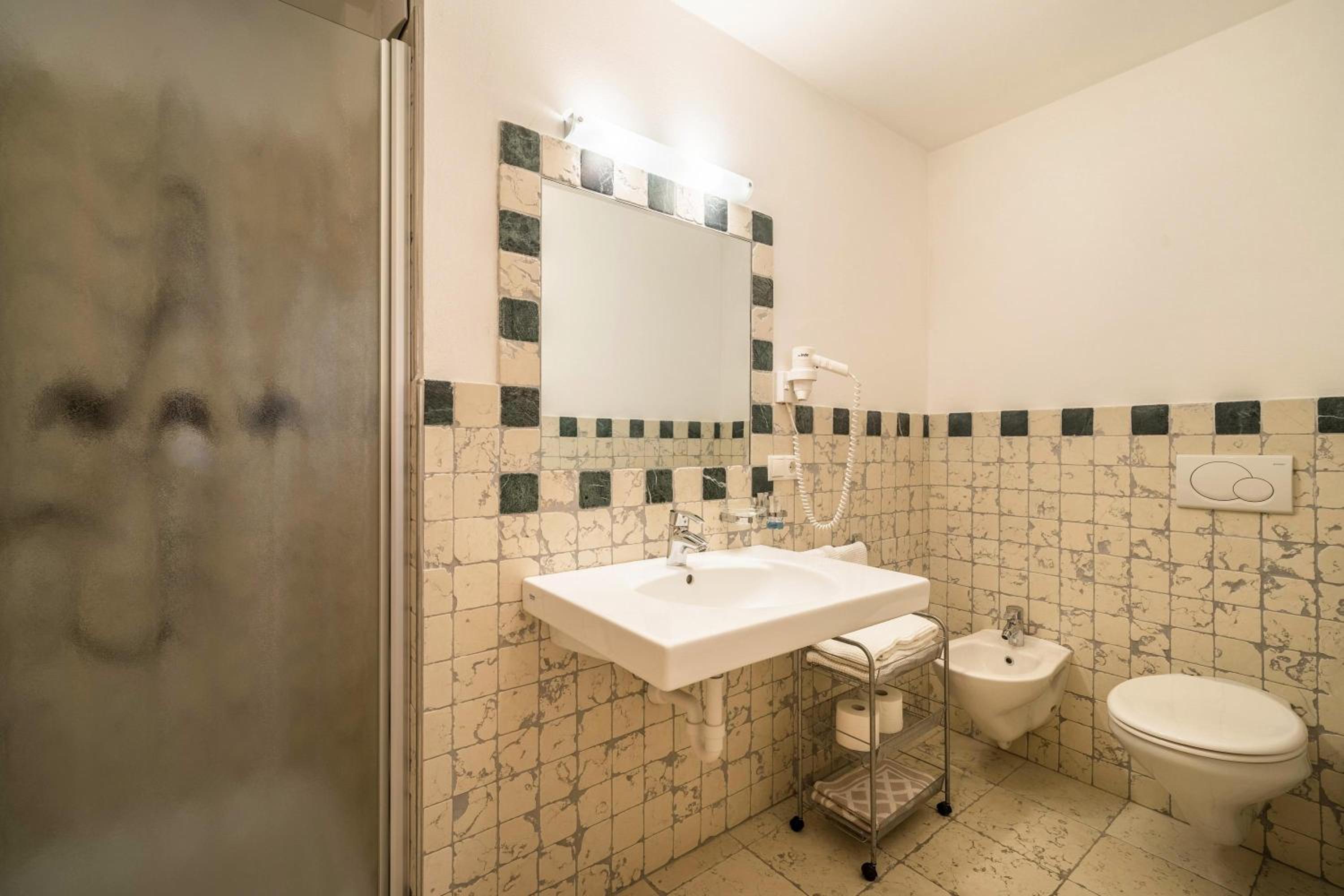 Superior One-Bedroom Apartment with Balcony - Photo 10