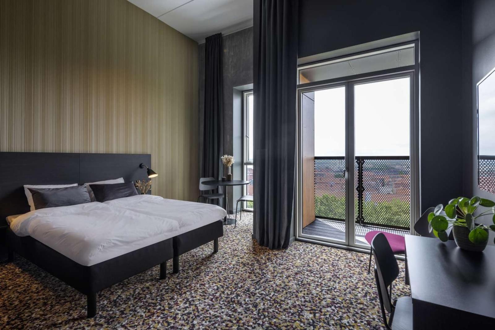 Double Room with Balcony - Photo 5