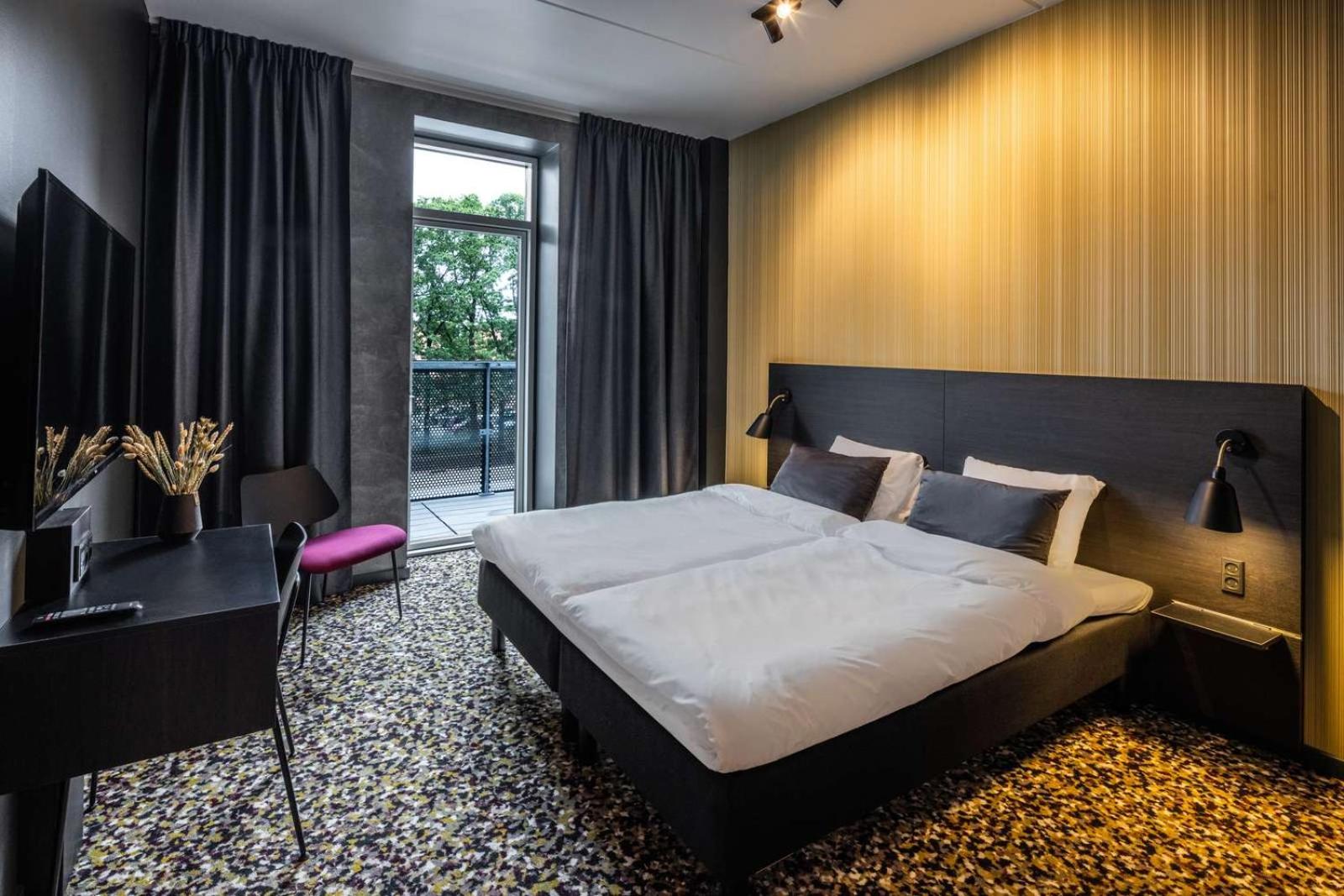 Double Room with Balcony - Photo 1