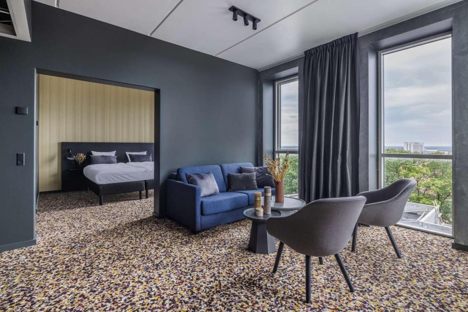 King Suite with Balcony - Photo 5