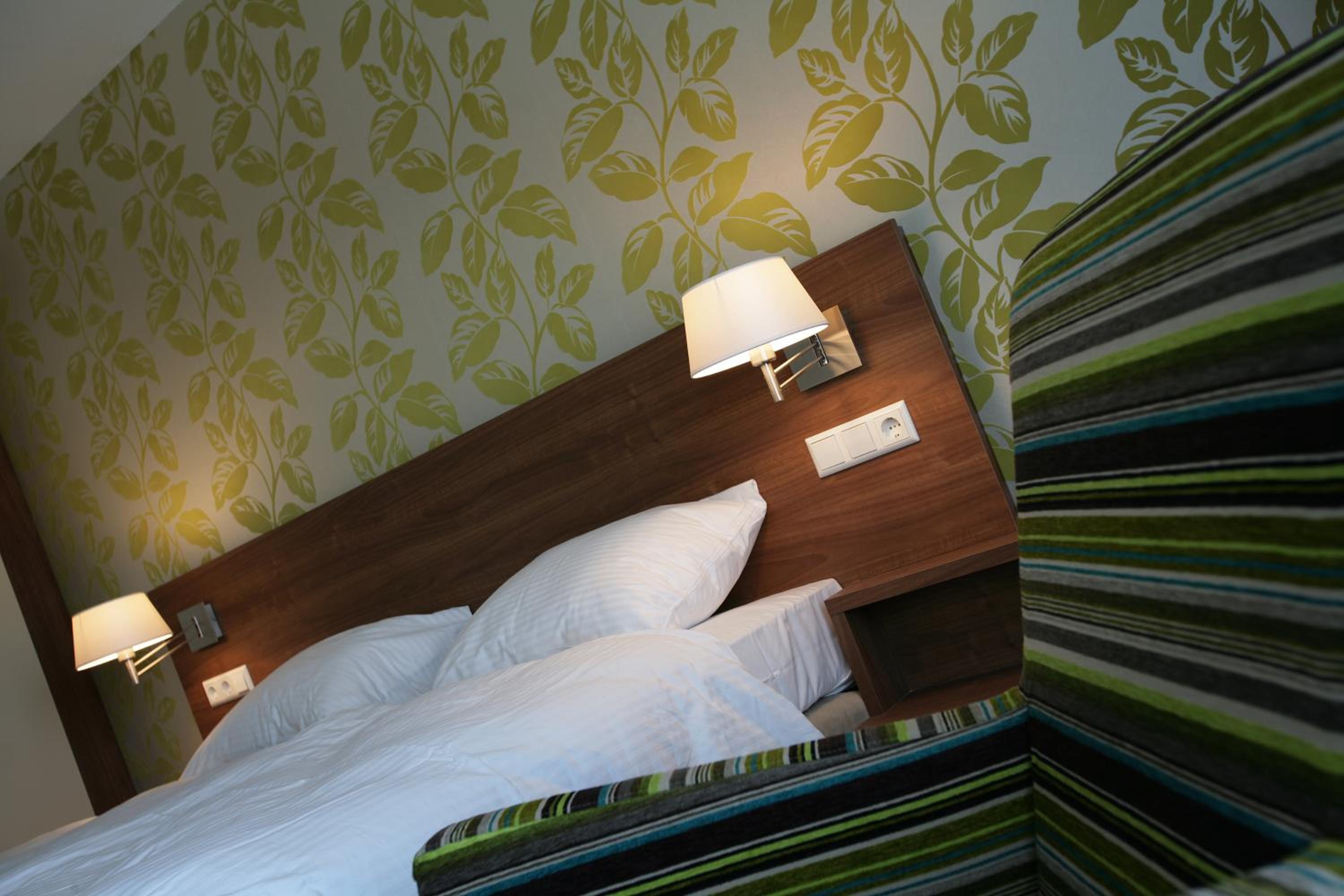 Modern Atrium Room photo 1