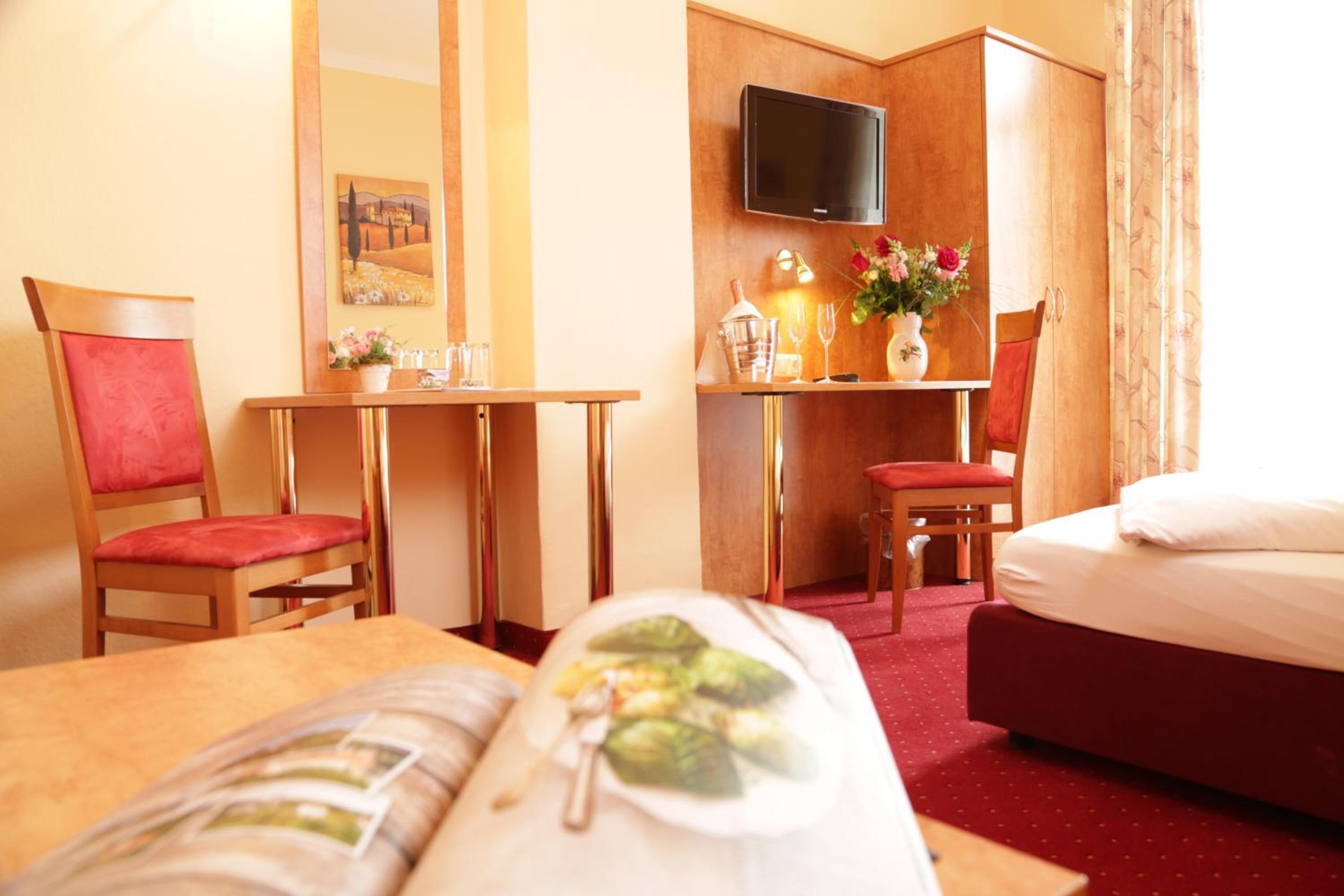 Double Room - Photo 6