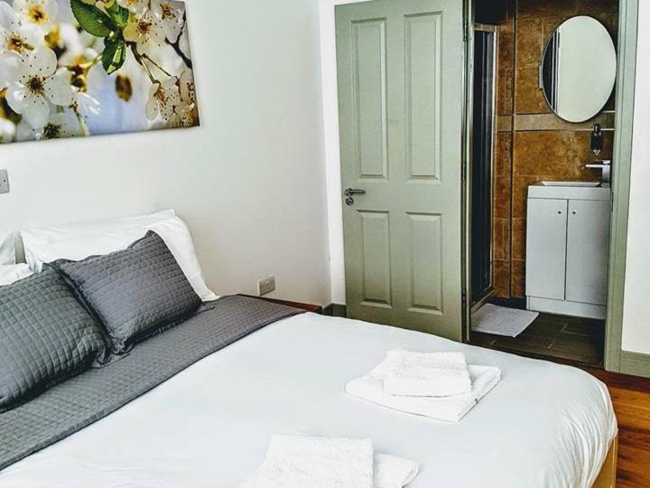 Double Room with Private Bathroom photo 1