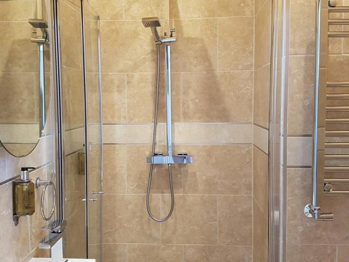 Twin Room with Private Bathroom photo 2