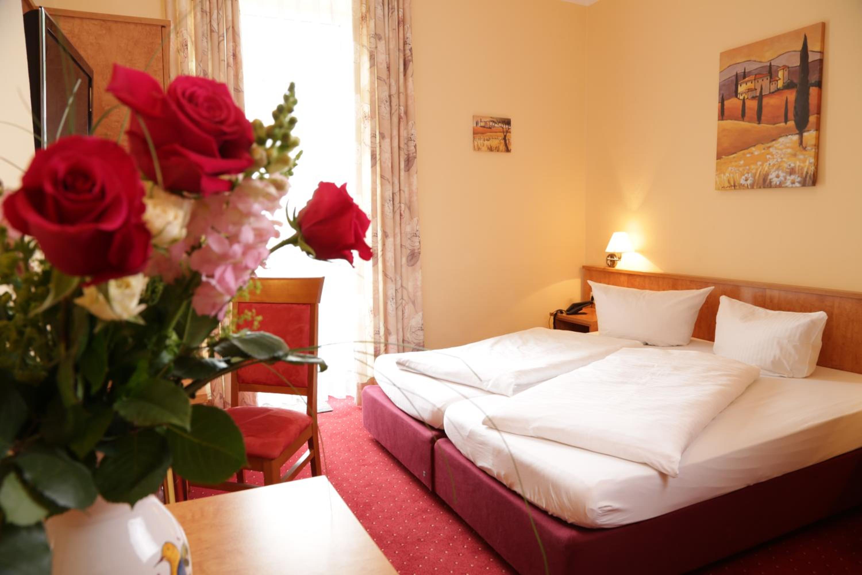 Double Room - Photo 5