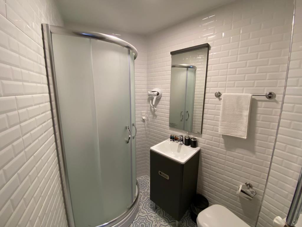 Budget Double Room photo 3