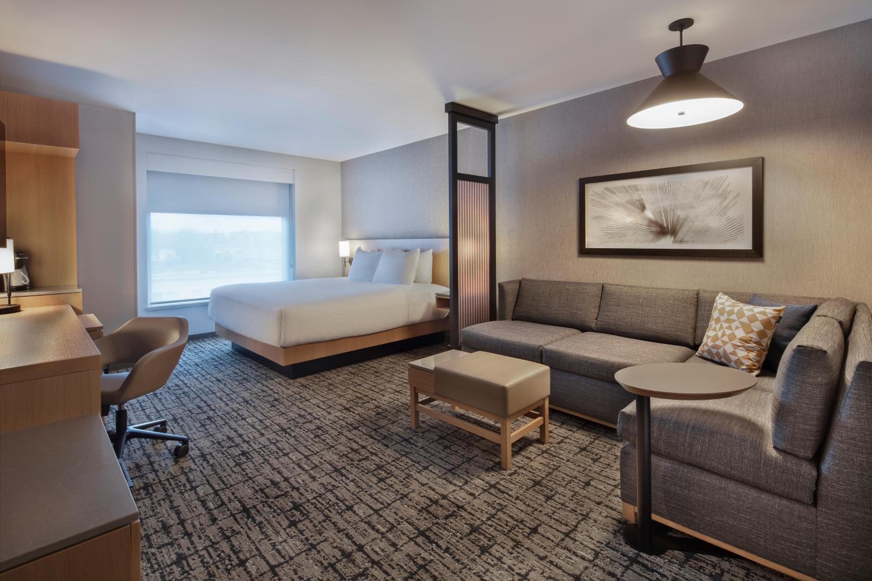 Standard King Room with Sofa Bed - Photo 1