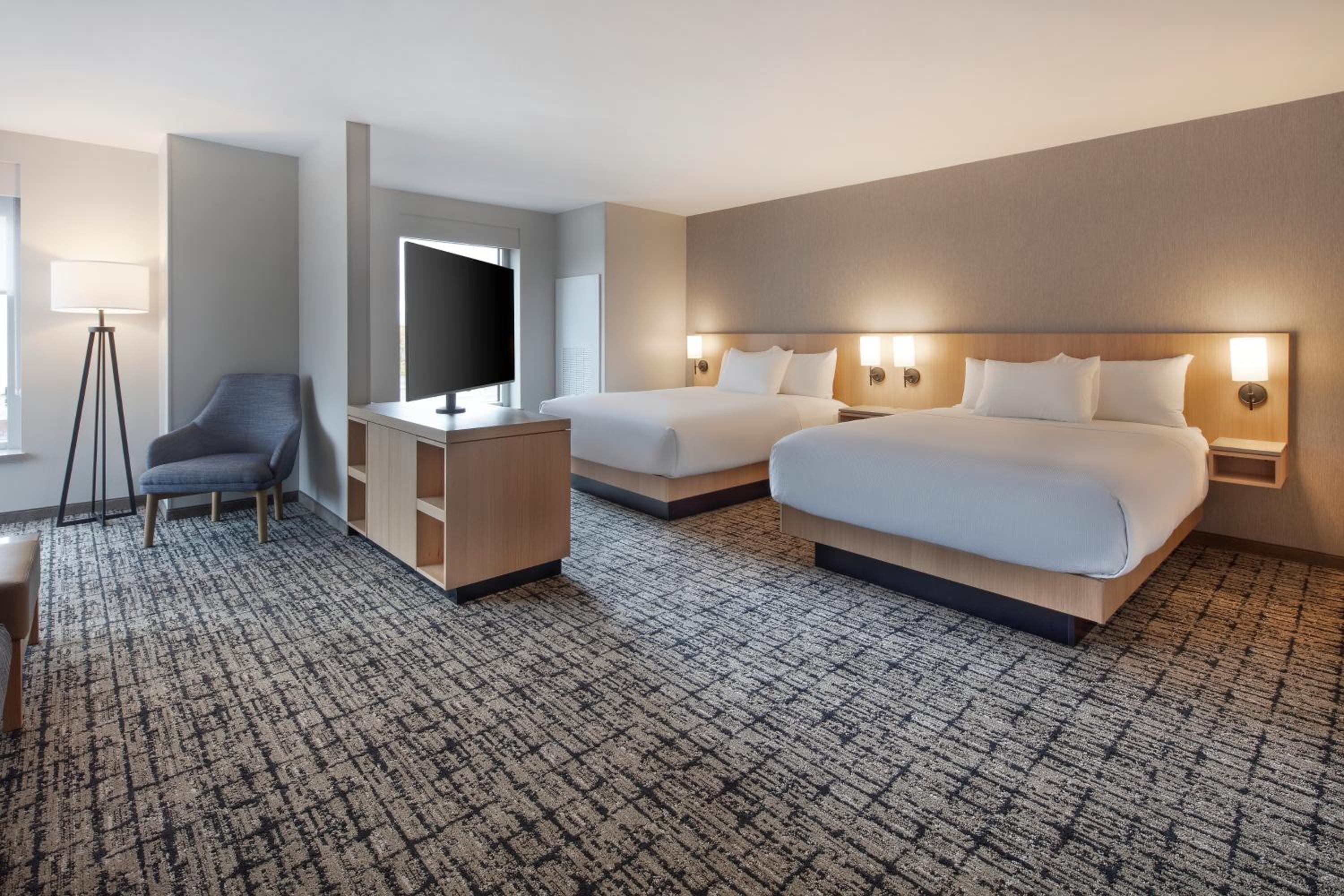 Queen Room with Two Queen Beds and View - Photo 2
