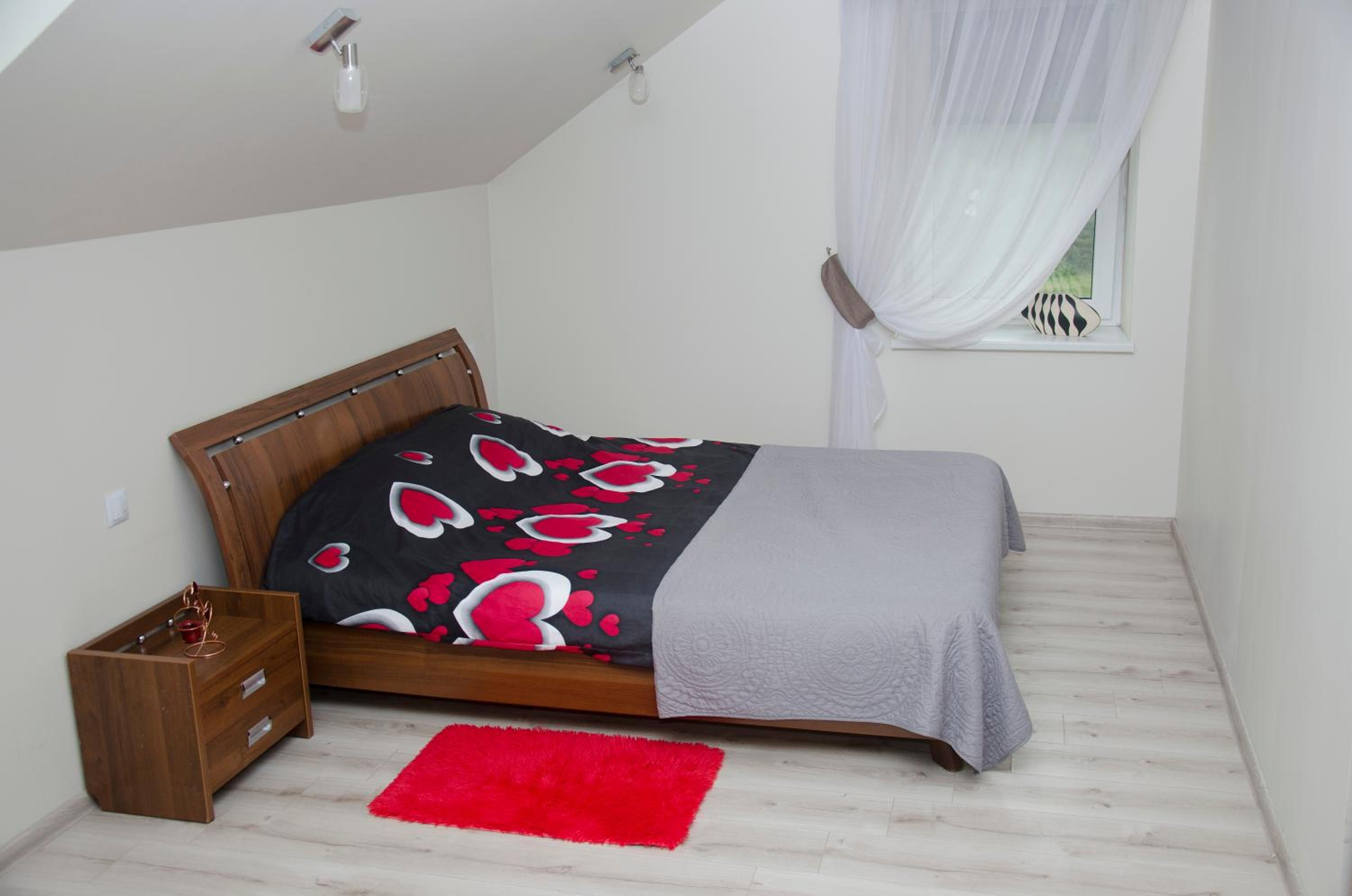 One-Bedroom Apartment - Photo 3