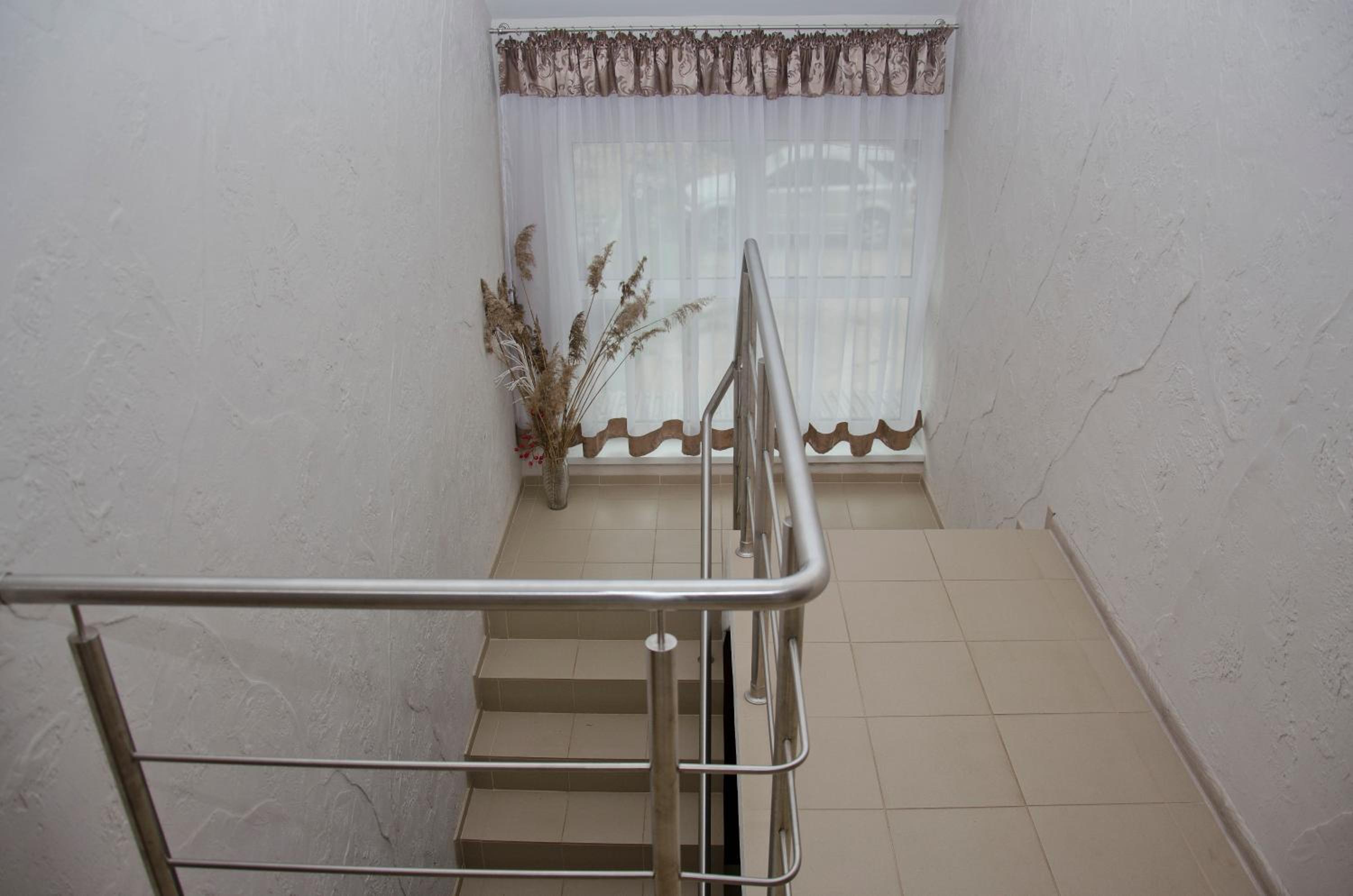 One-Bedroom Apartment - Photo 5