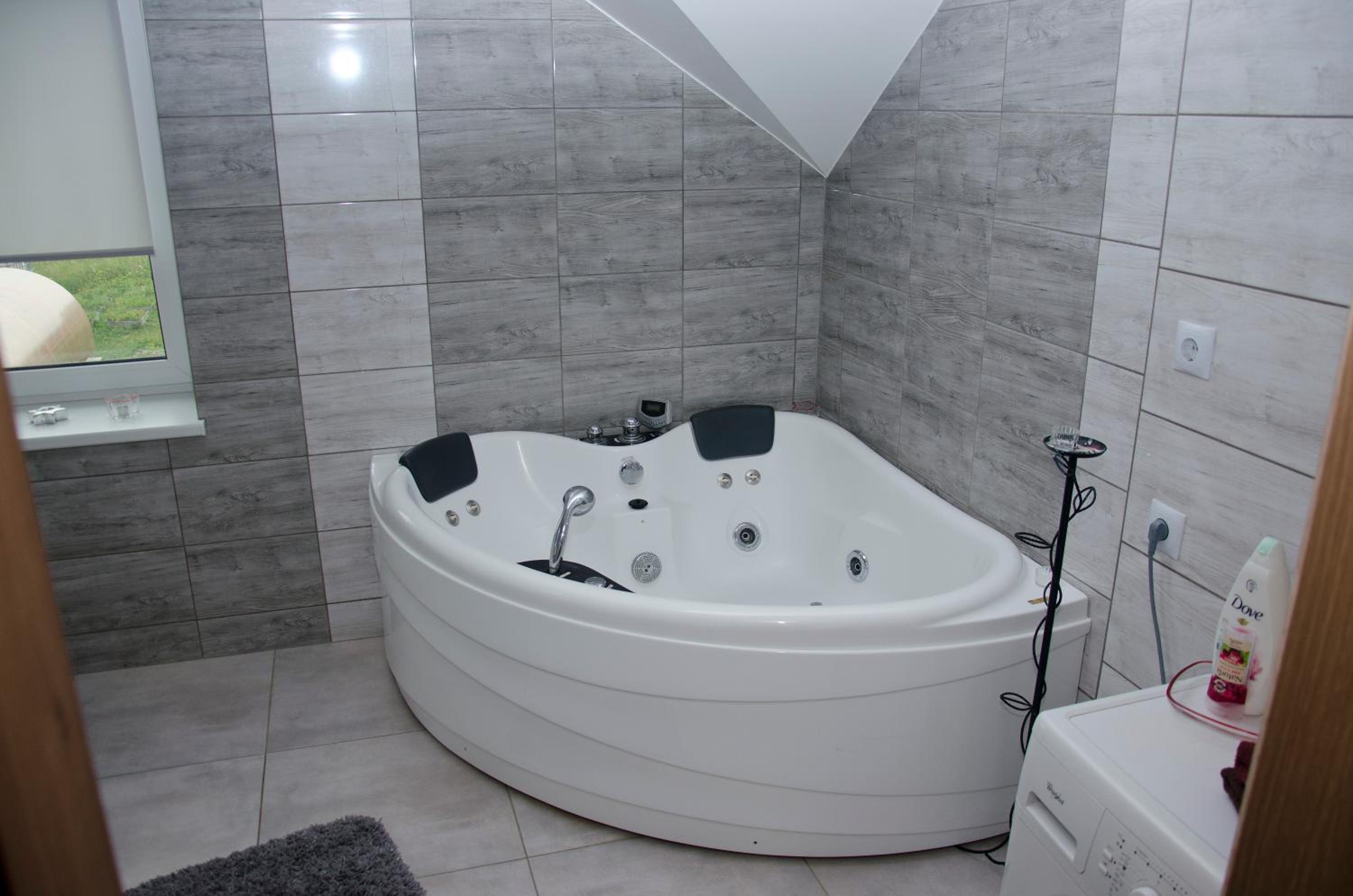 One-Bedroom Apartment - Photo 11