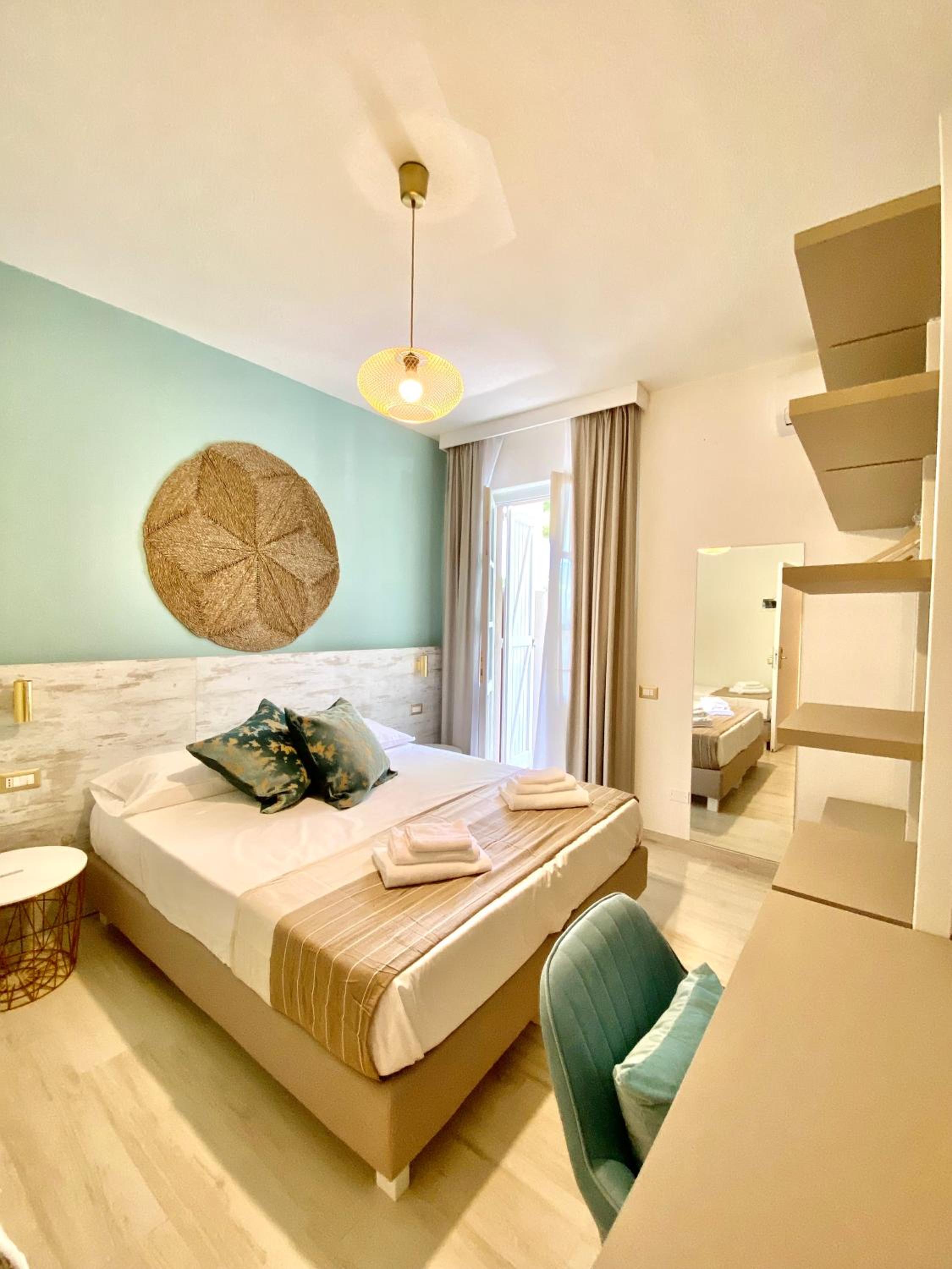 Standard Double Room - Photo 15