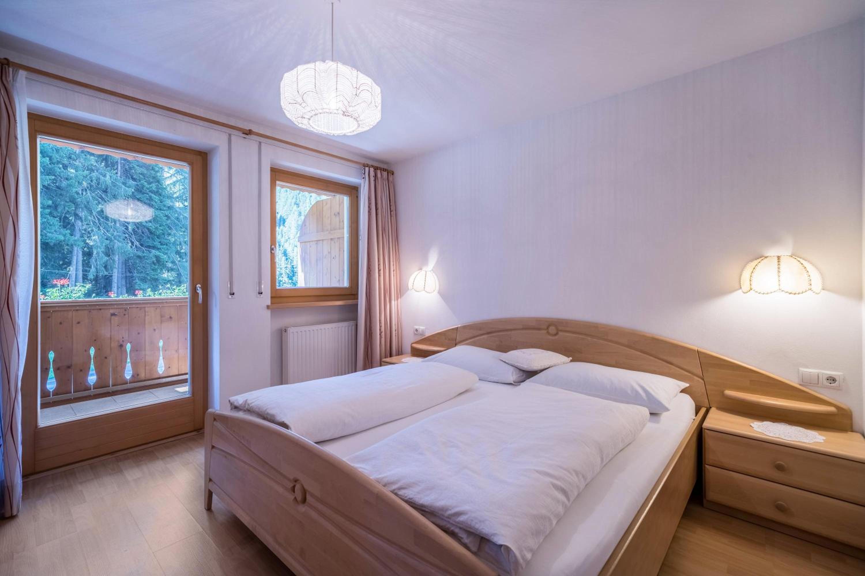 Two-Bedroom Deluxe Apartment with Balcony