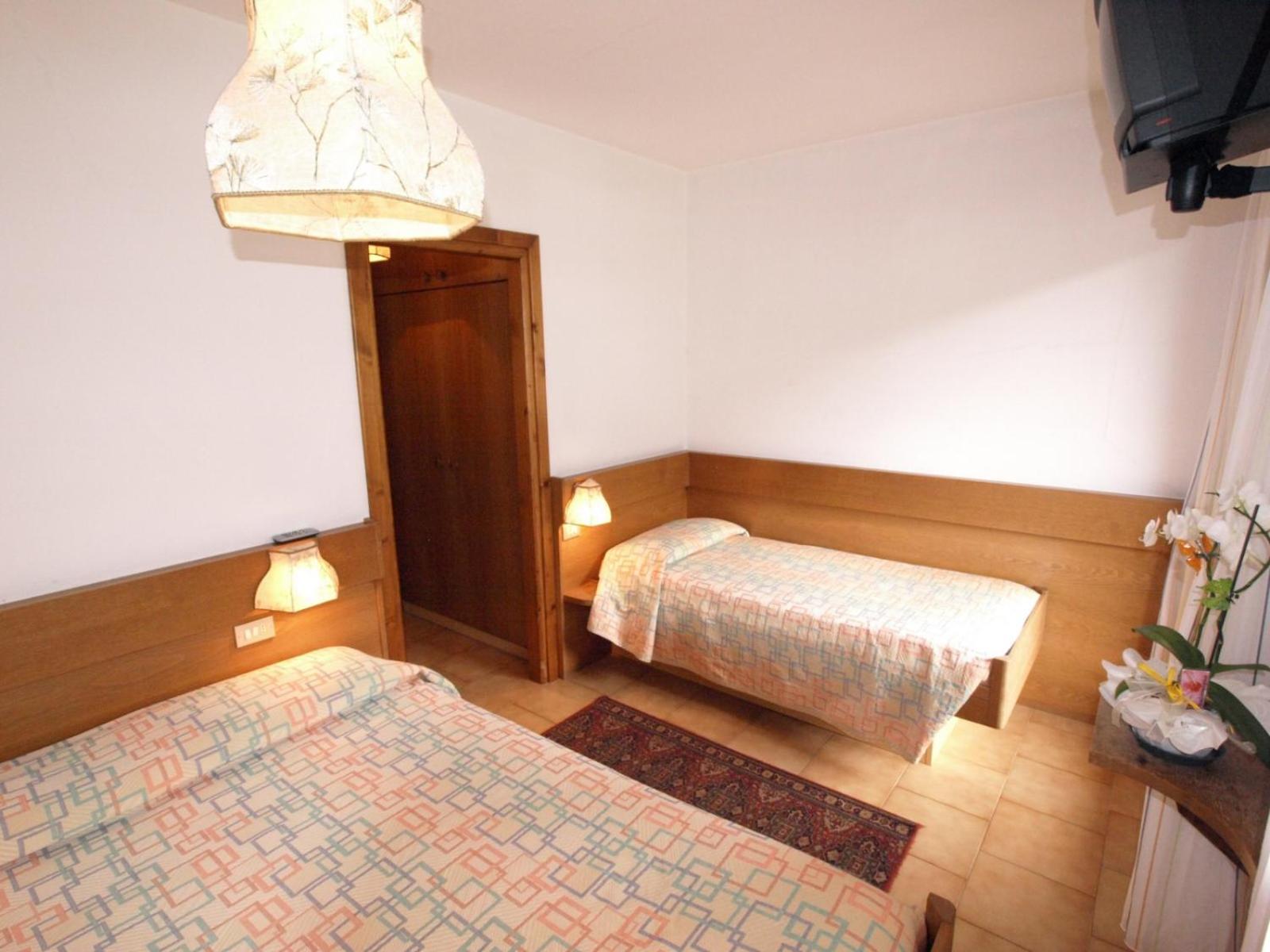 Double or Twin Room - Photo 6