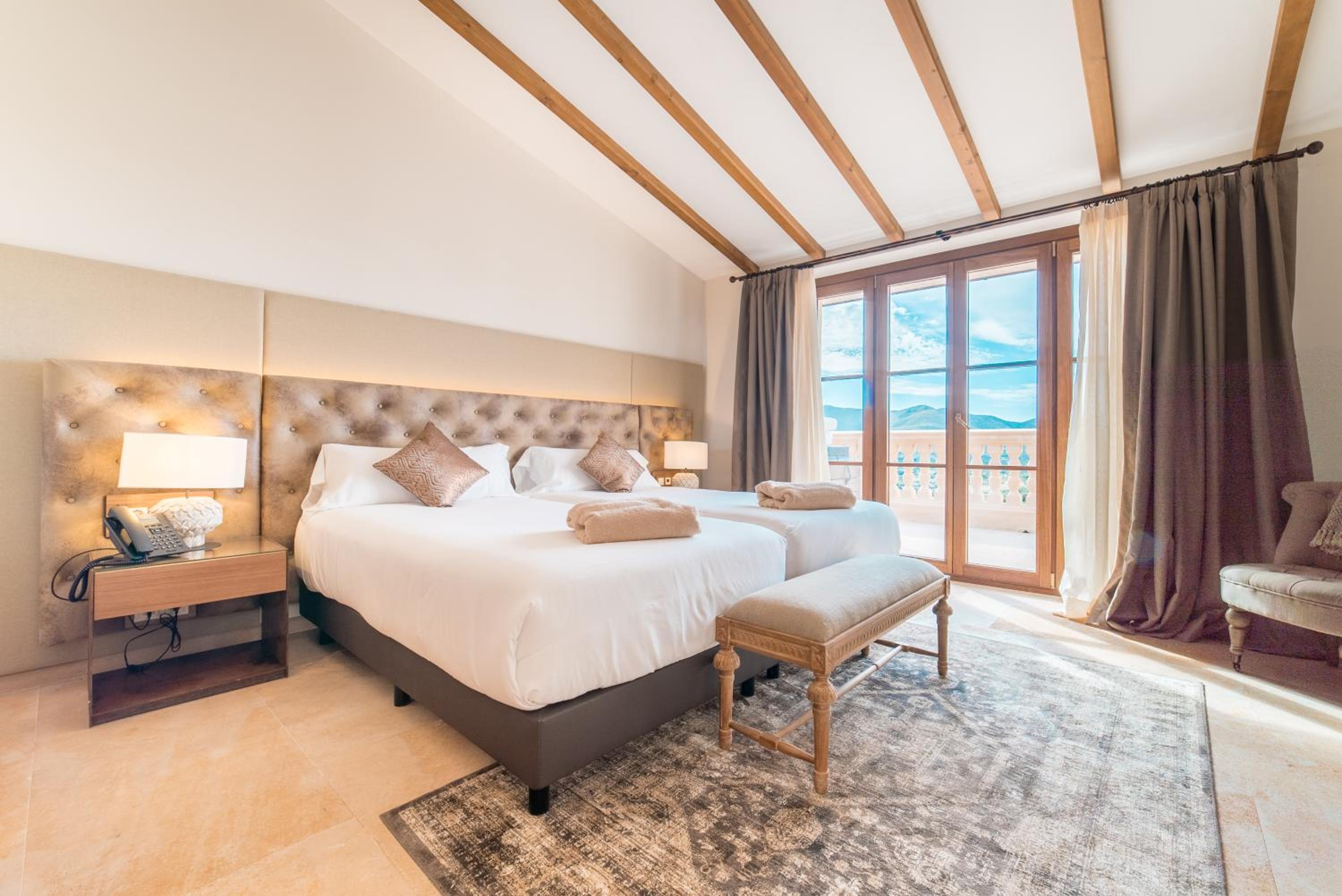 Deluxe Suite - Photo 1