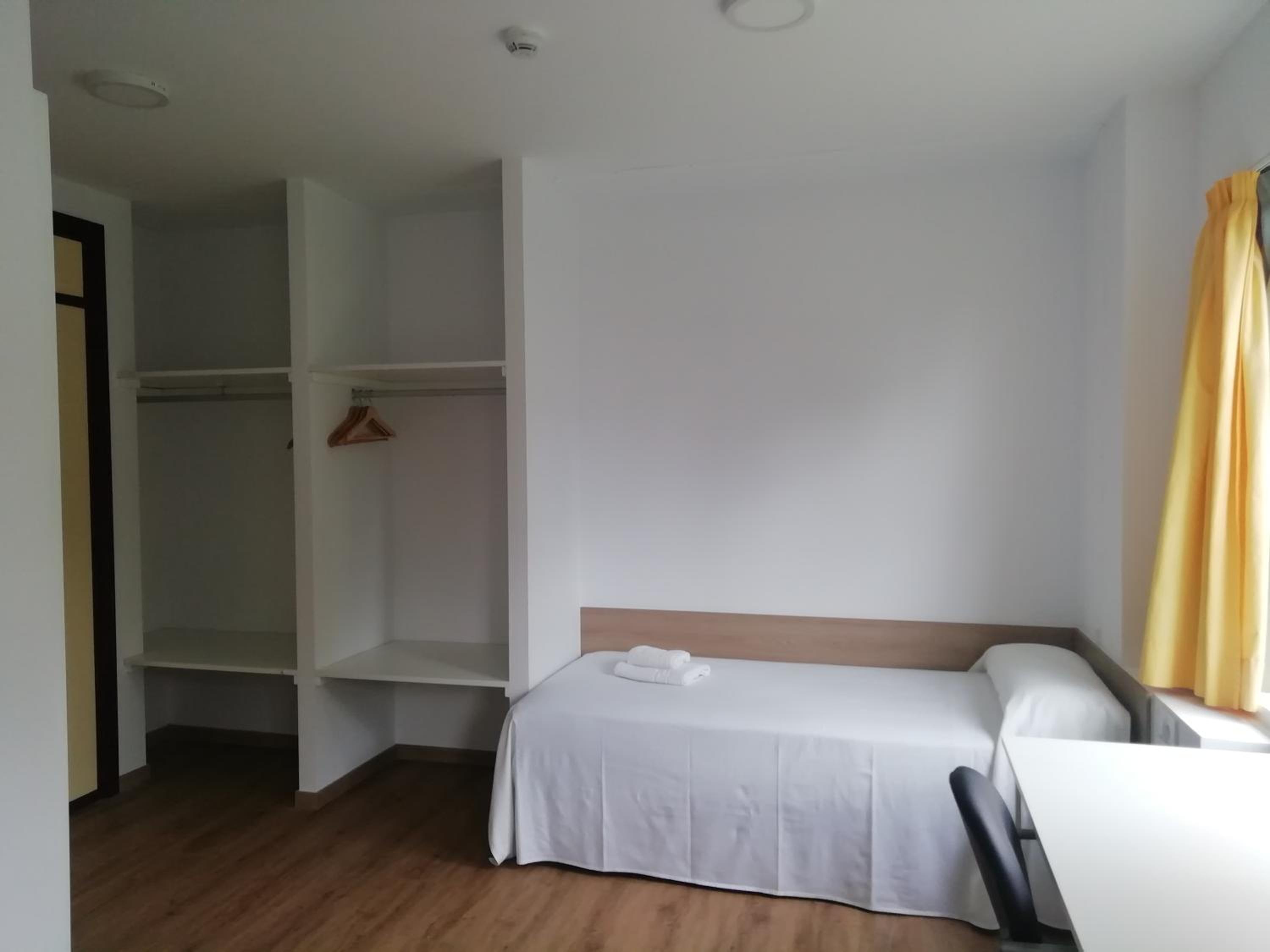 Twin Room - Disability Access photo 3