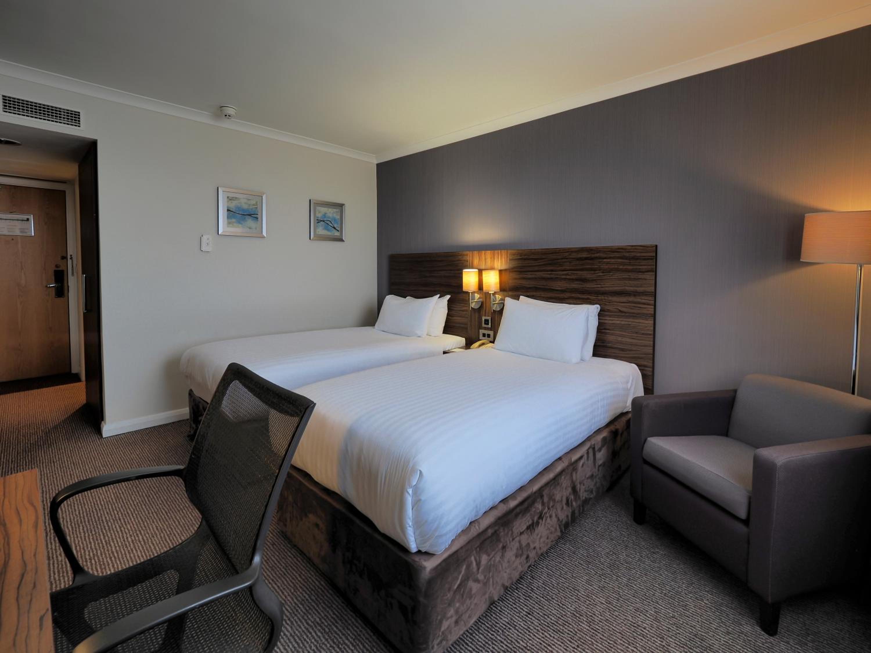 Standard Twin Room - Photo 1