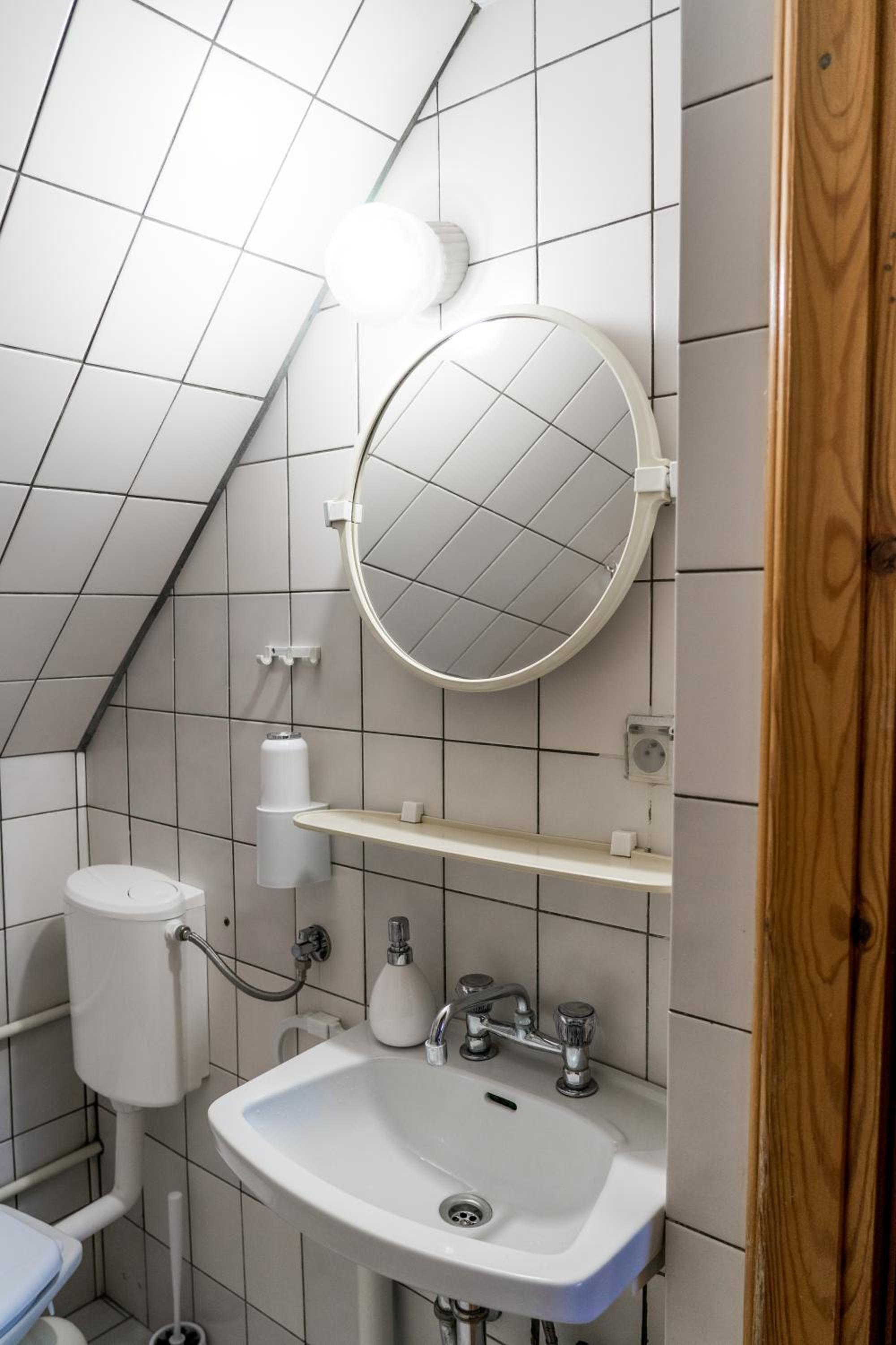 Twin Room with Private Bathroom photo 2