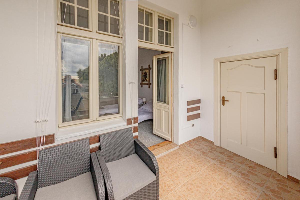 Studio with Balcony photo 2