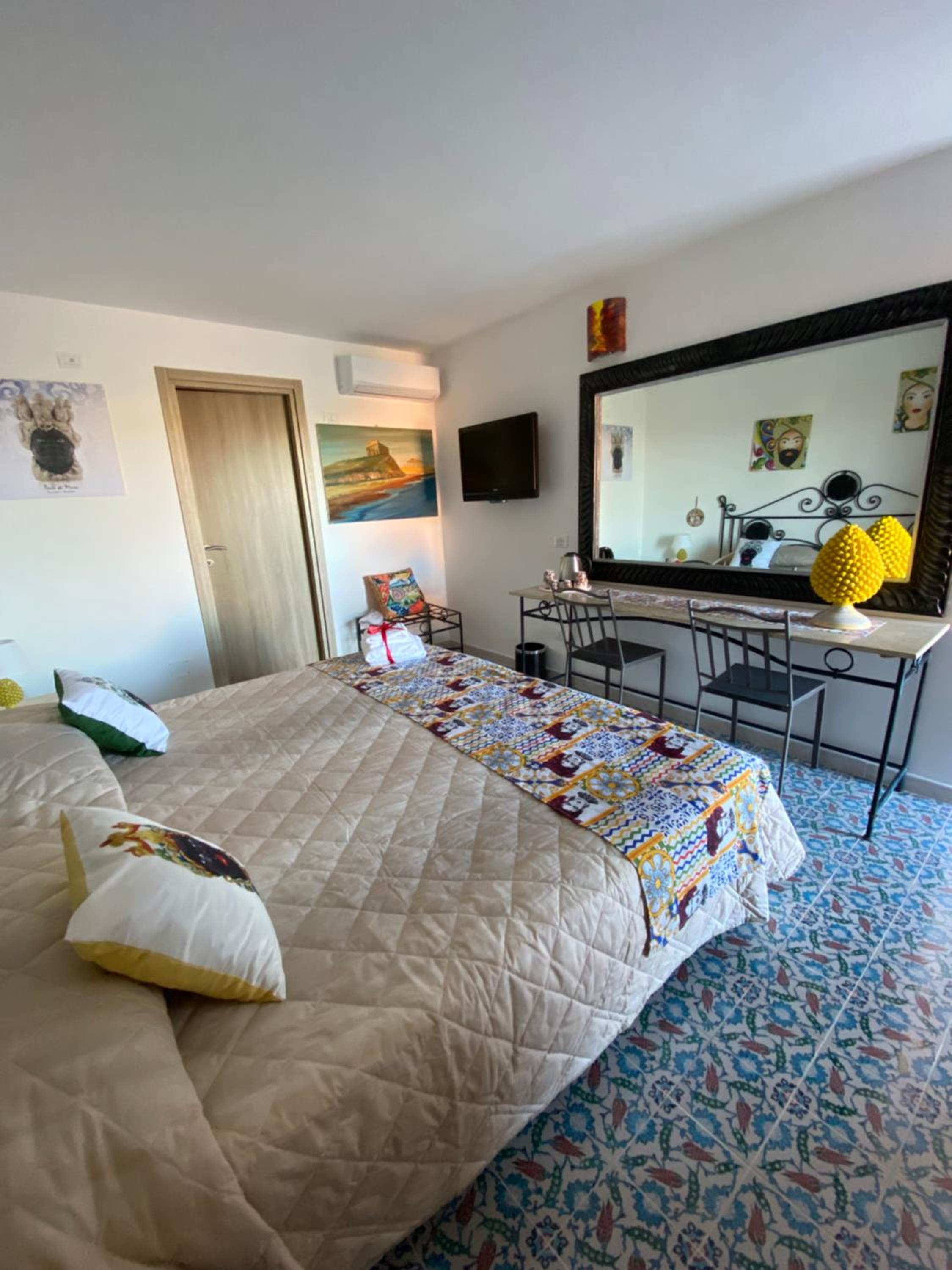 Deluxe Room - Photo 2