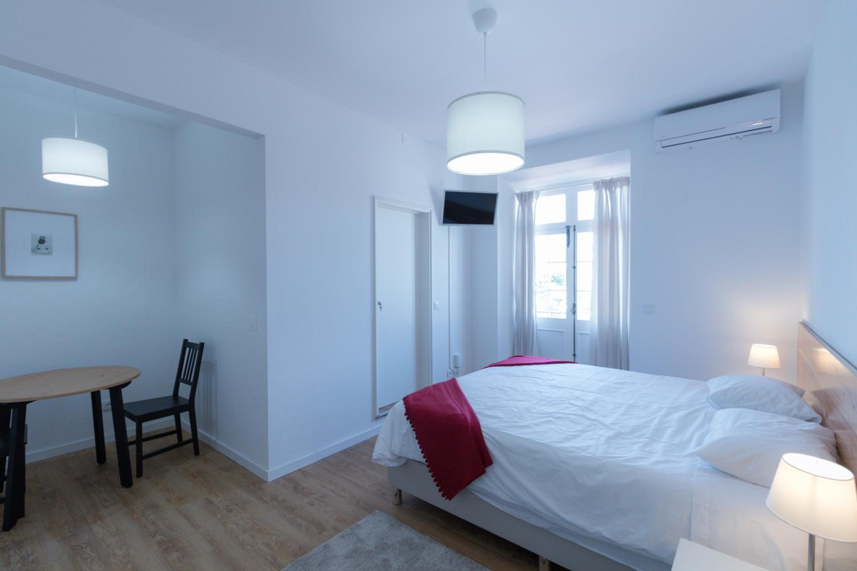 Standard Double or Twin Room with Balcony - Photo 4
