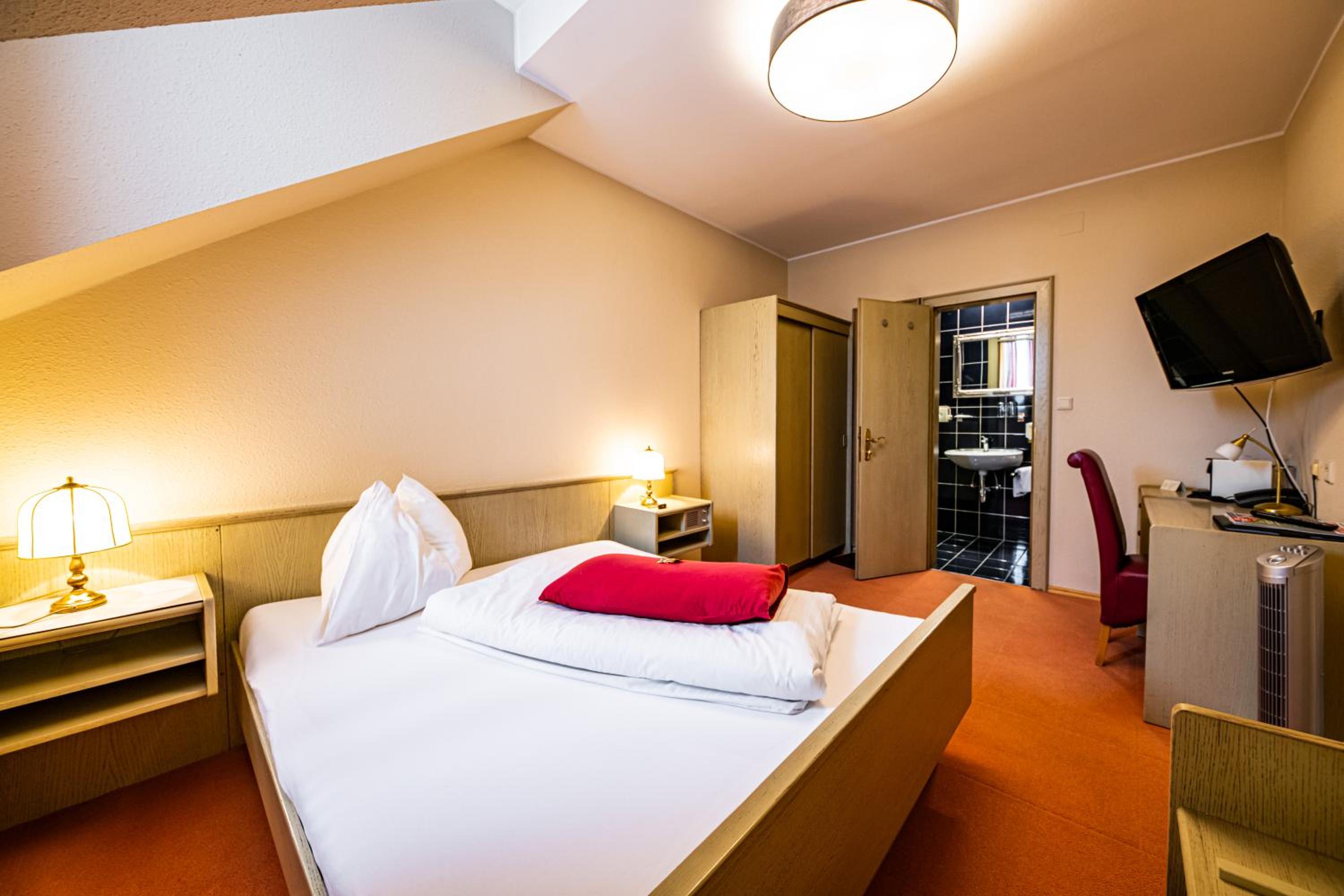 Double or Twin Room Standard - Photo 3