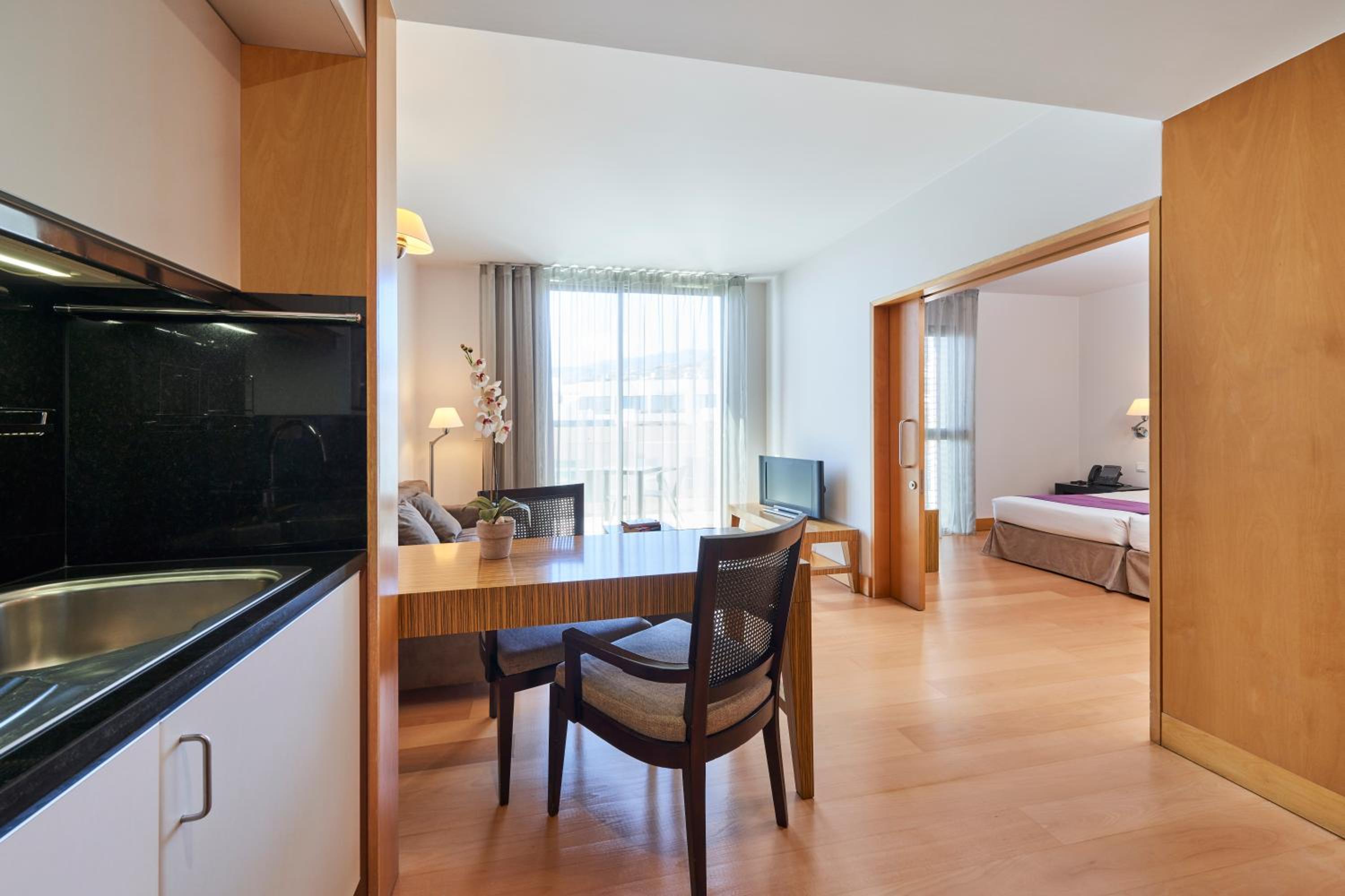 One-Bedroom Apartment with Land View - Photo 5