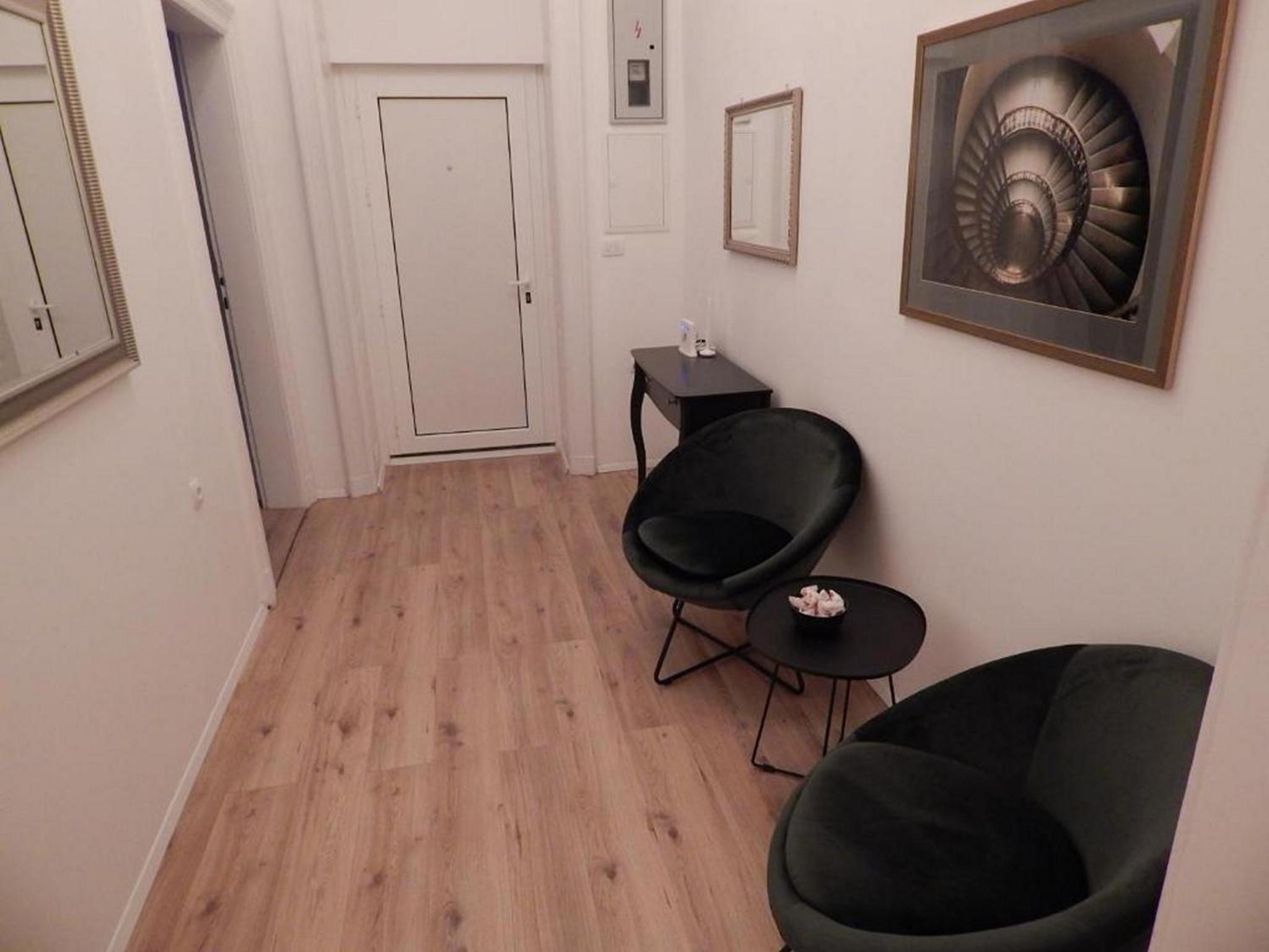 Deluxe Room 3 - Photo 6