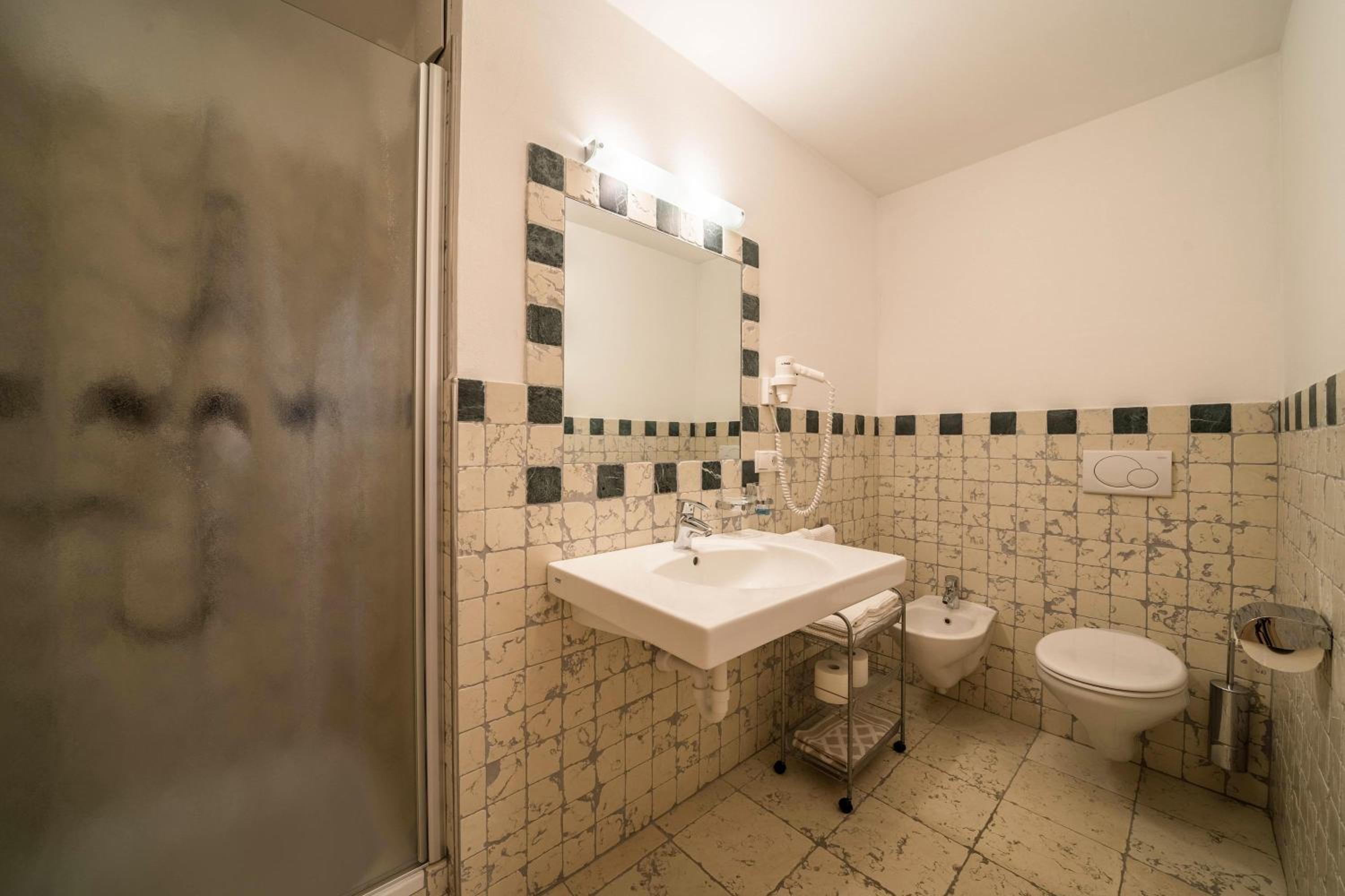 Superior One-Bedroom Apartment with Balcony - Photo 3