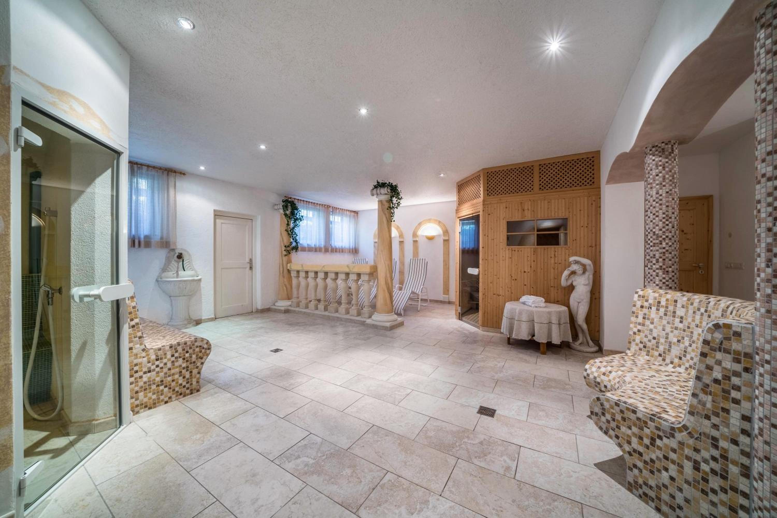 Superior One-Bedroom Apartment with Balcony - Photo 2