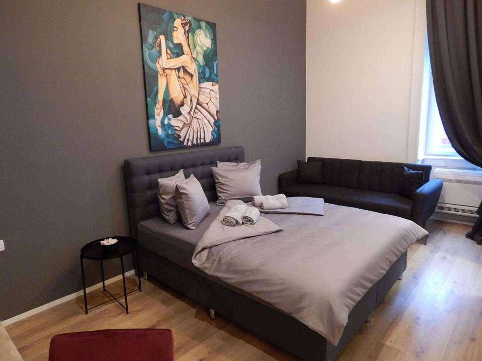 Deluxe Room with Queen Size Bed - Photo 31