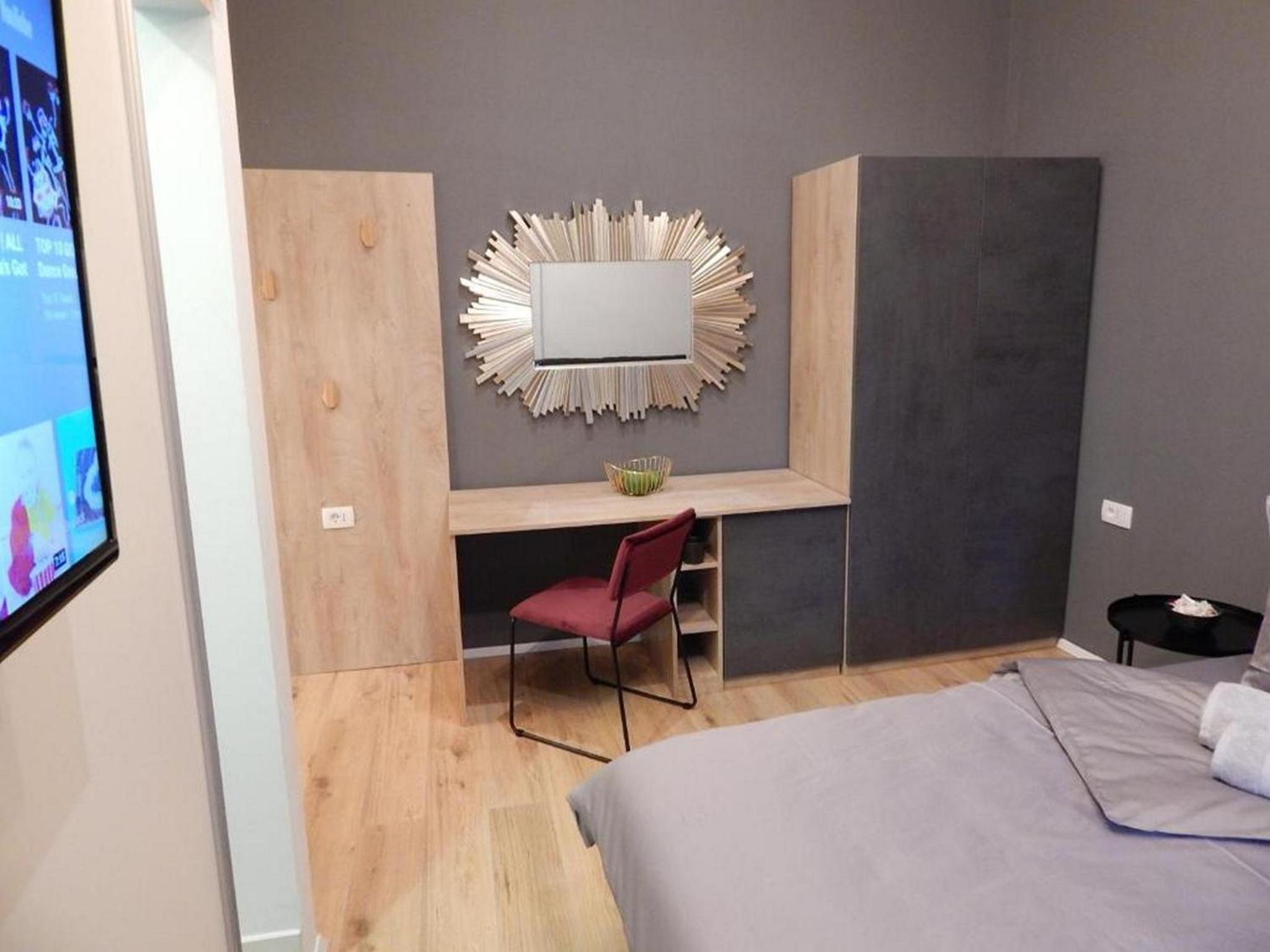 Deluxe Room with Queen Size Bed - Photo 27