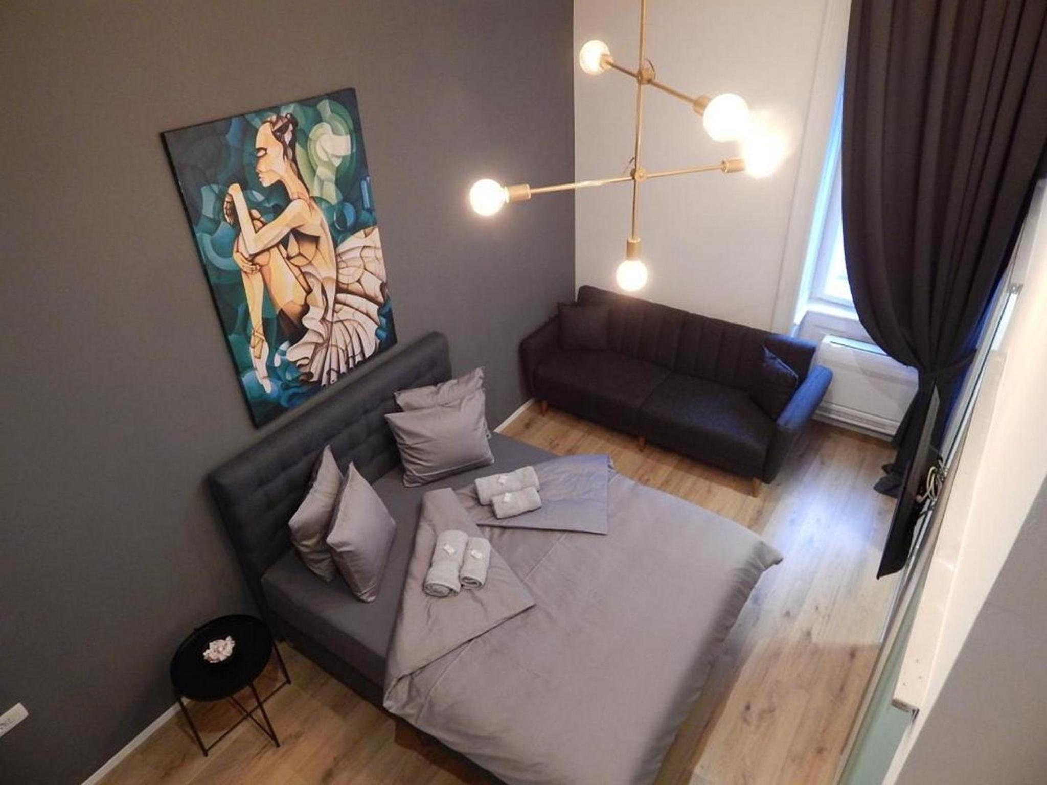 Deluxe Room with Queen Size Bed - Photo 24