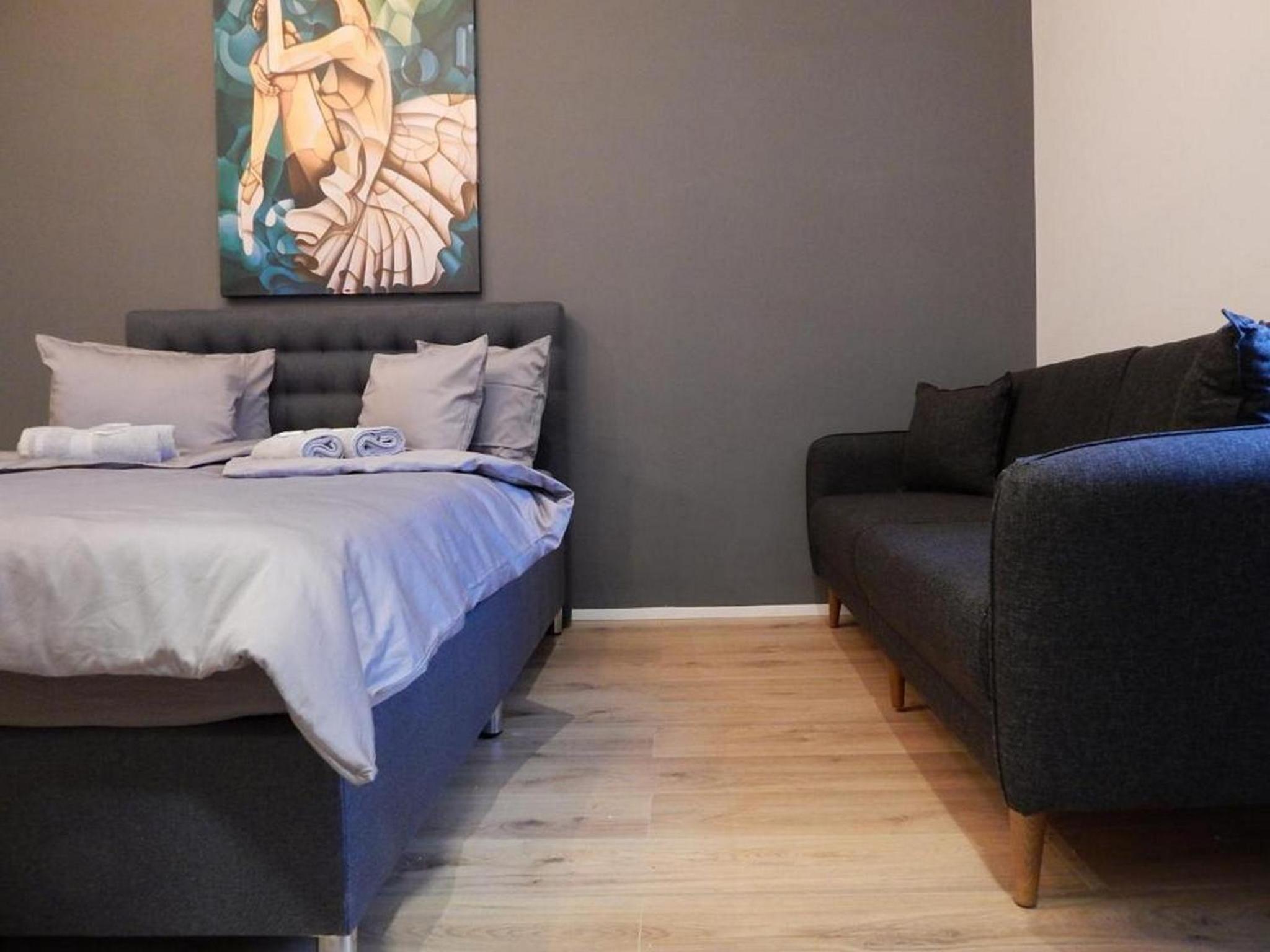 Deluxe Room with Queen Size Bed - Photo 23