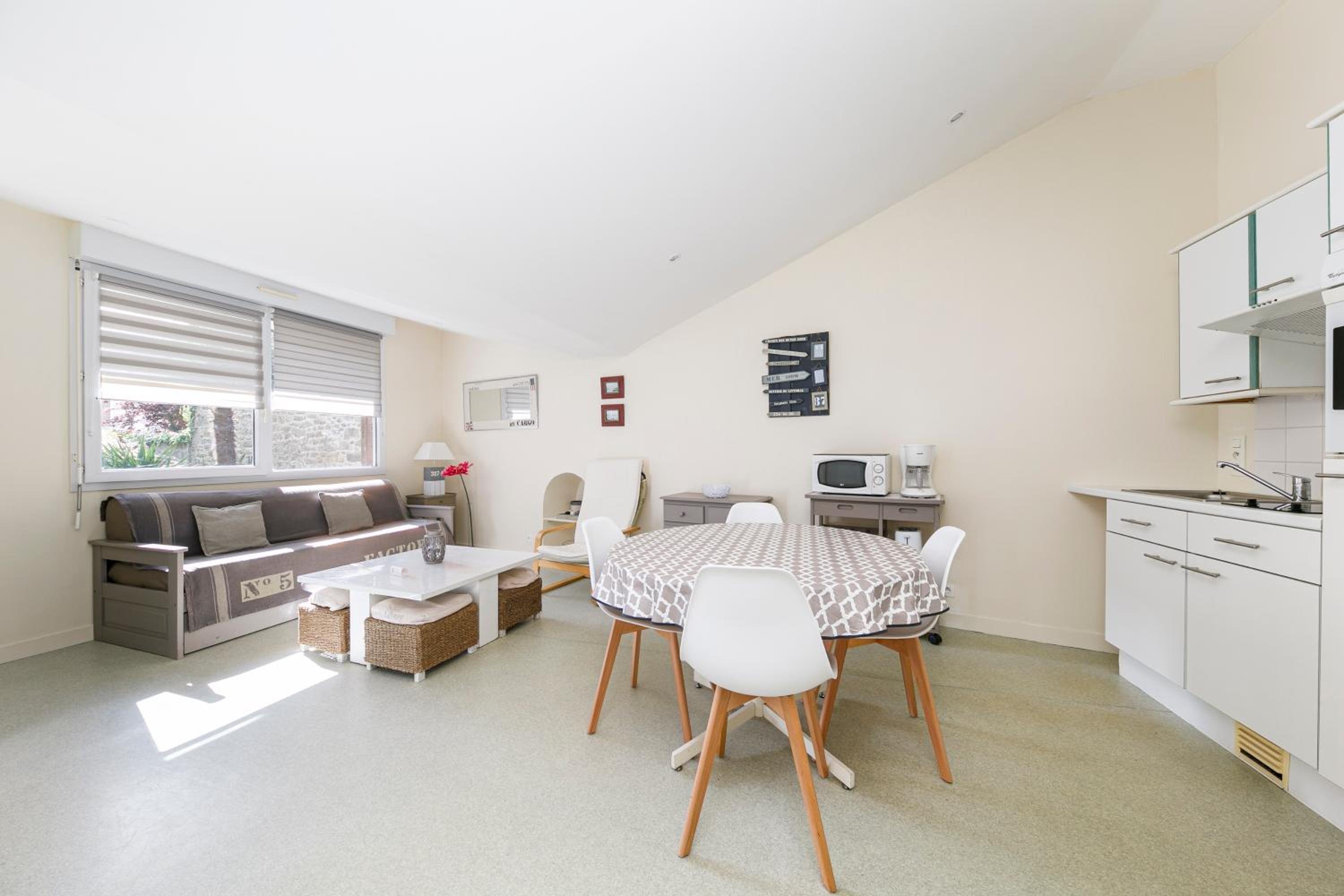 Apartment with Terrace photo 3