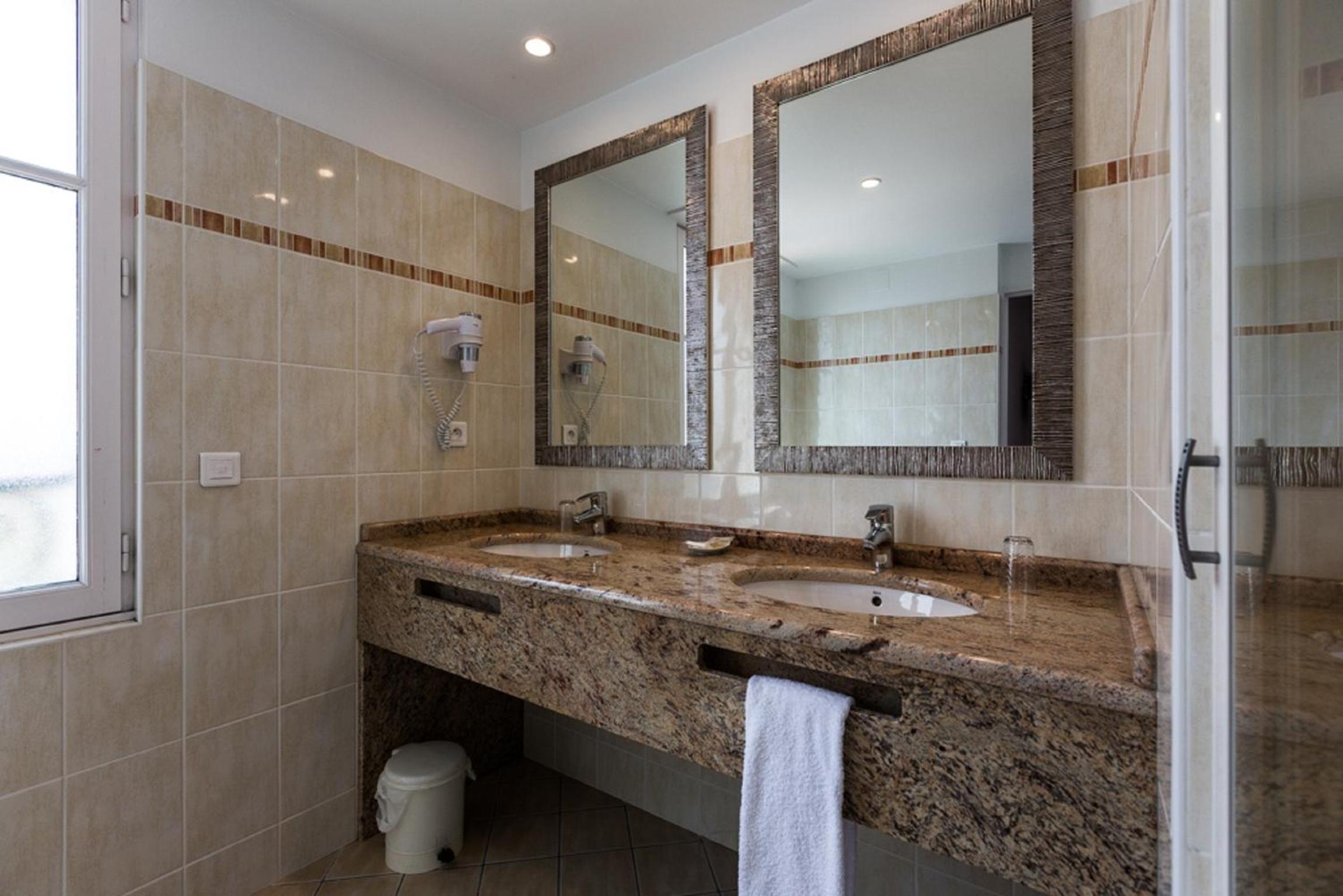Superior Twin Room photo 2