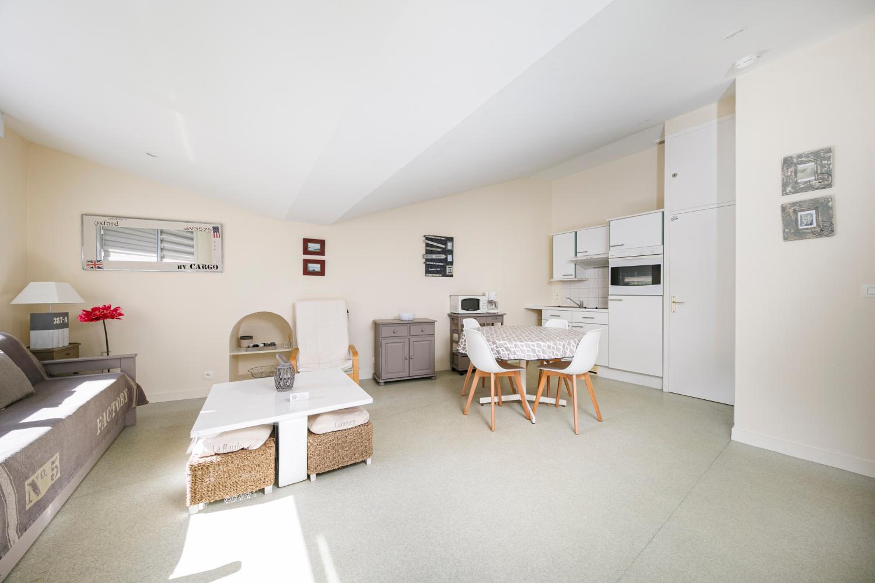 Apartment with Terrace photo 2