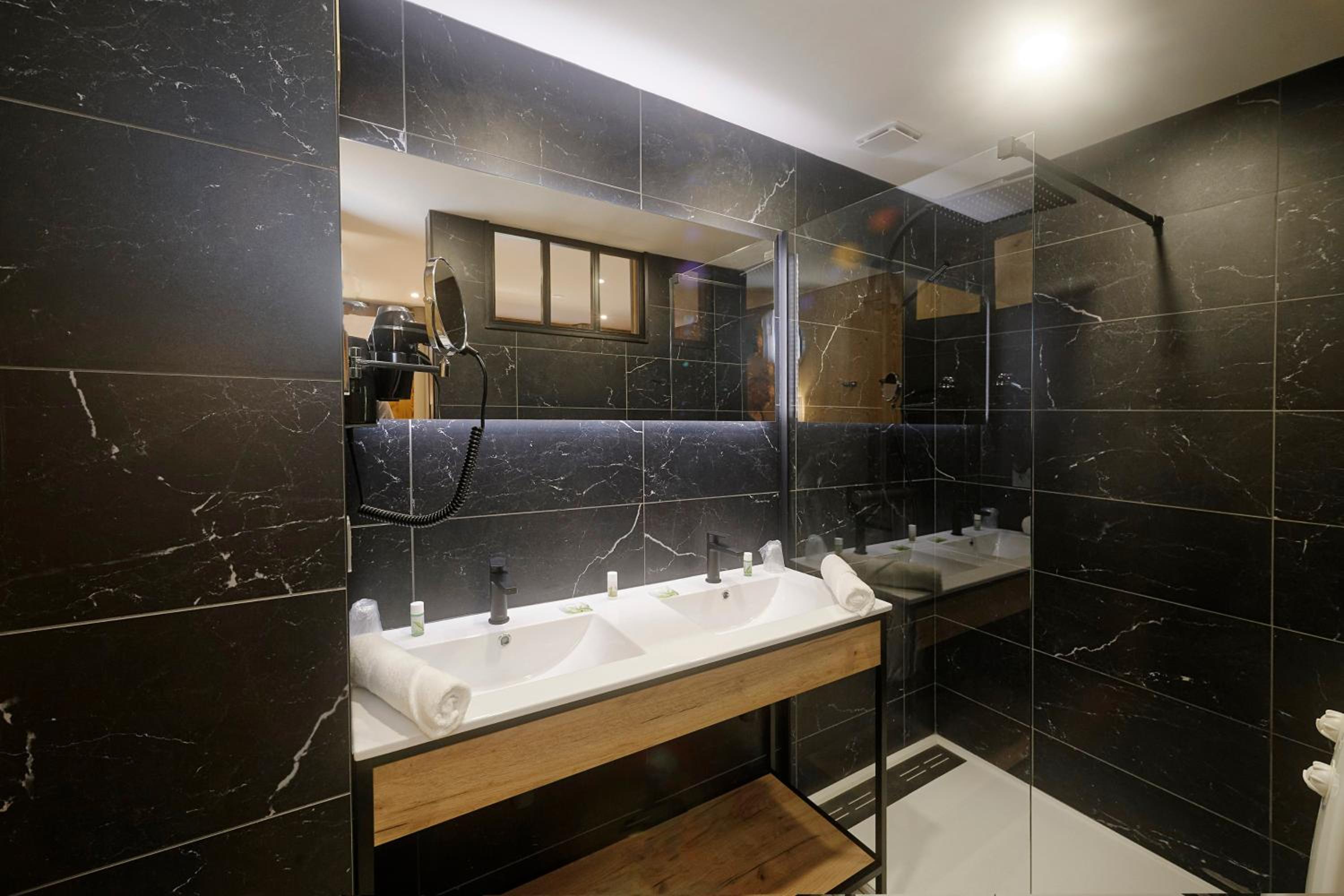 Junior Suite with Terrace - Photo 20