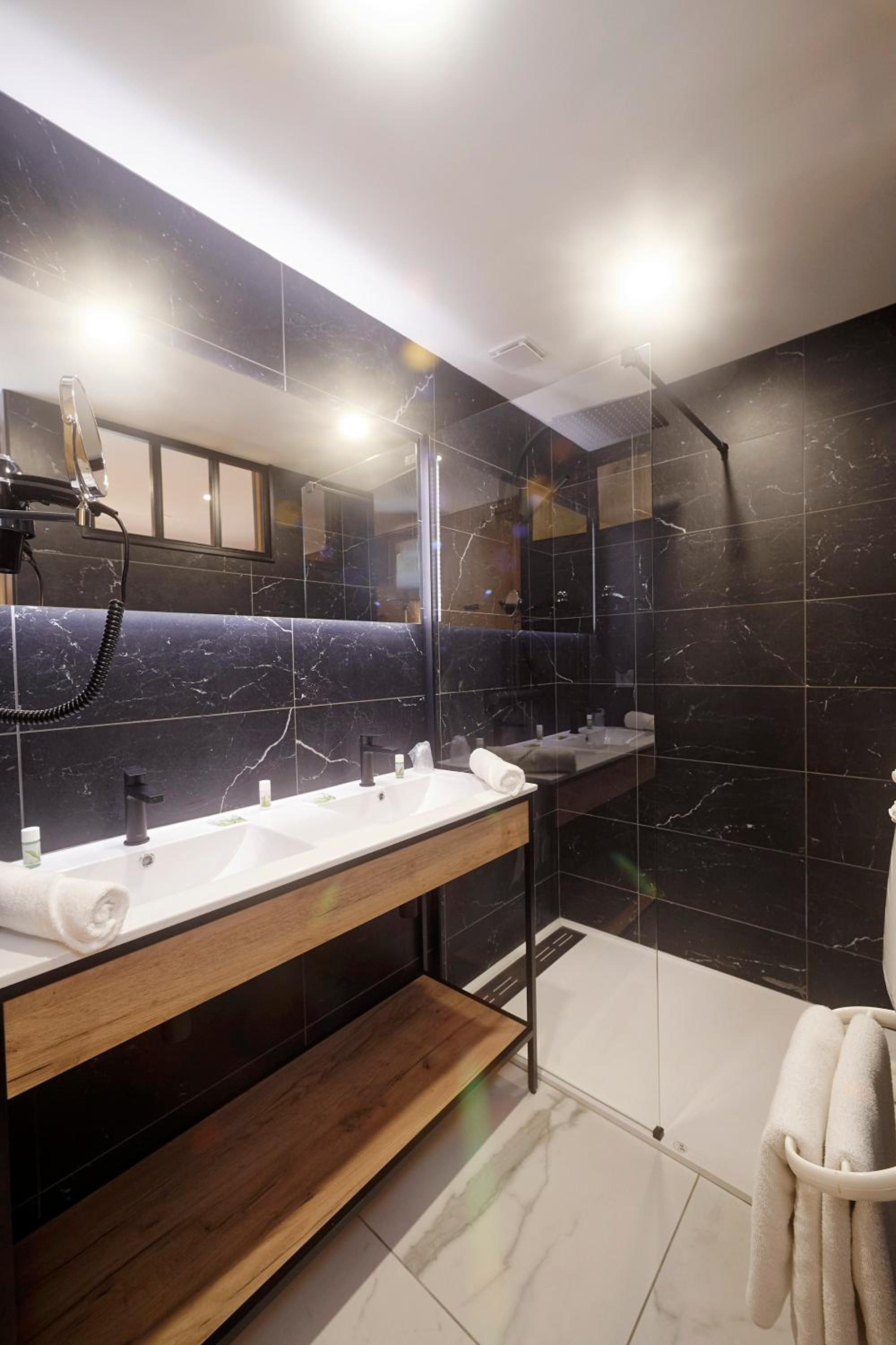 Junior Suite with Terrace - Photo 19