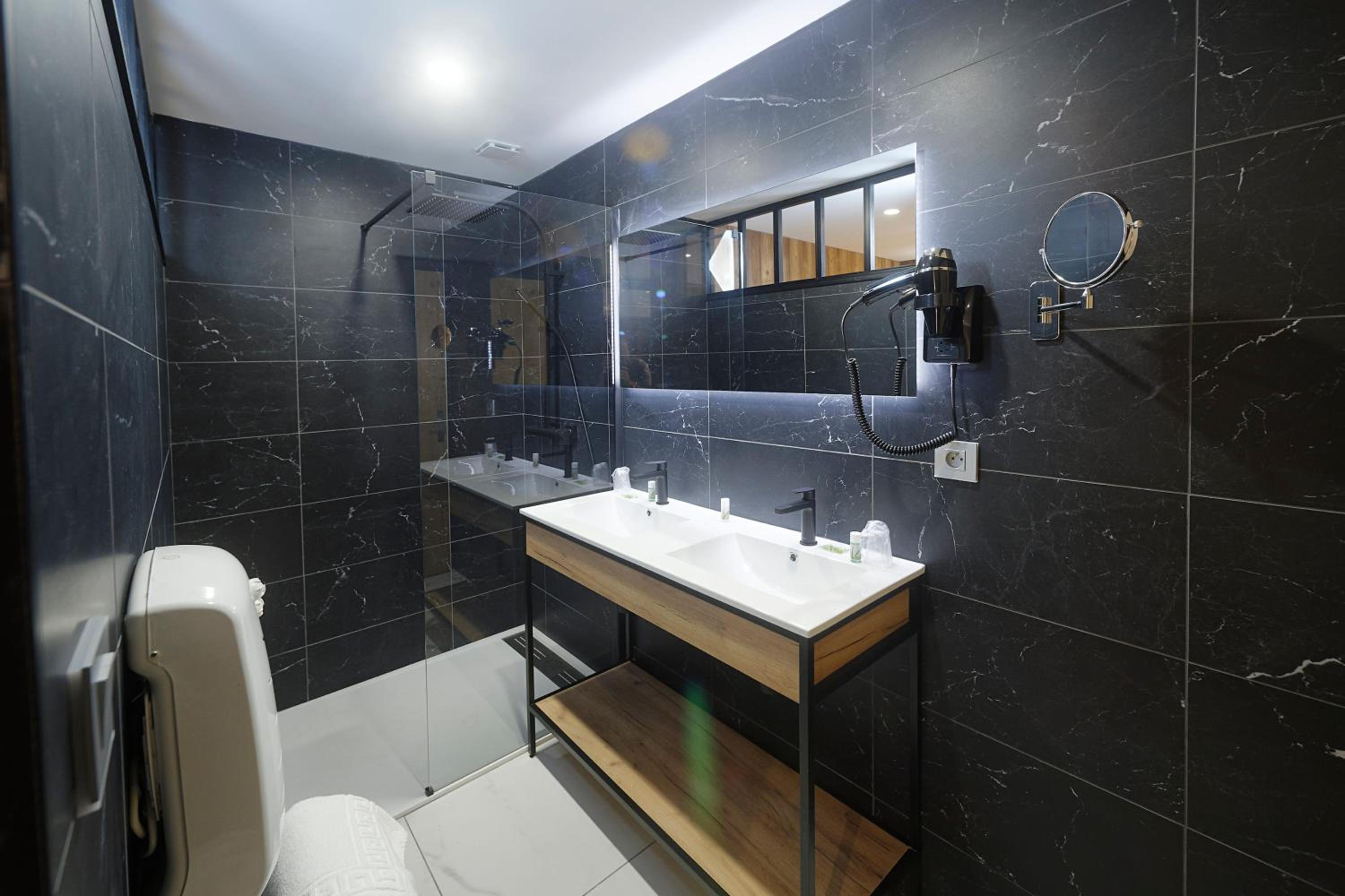 Junior Suite with Terrace - Photo 12