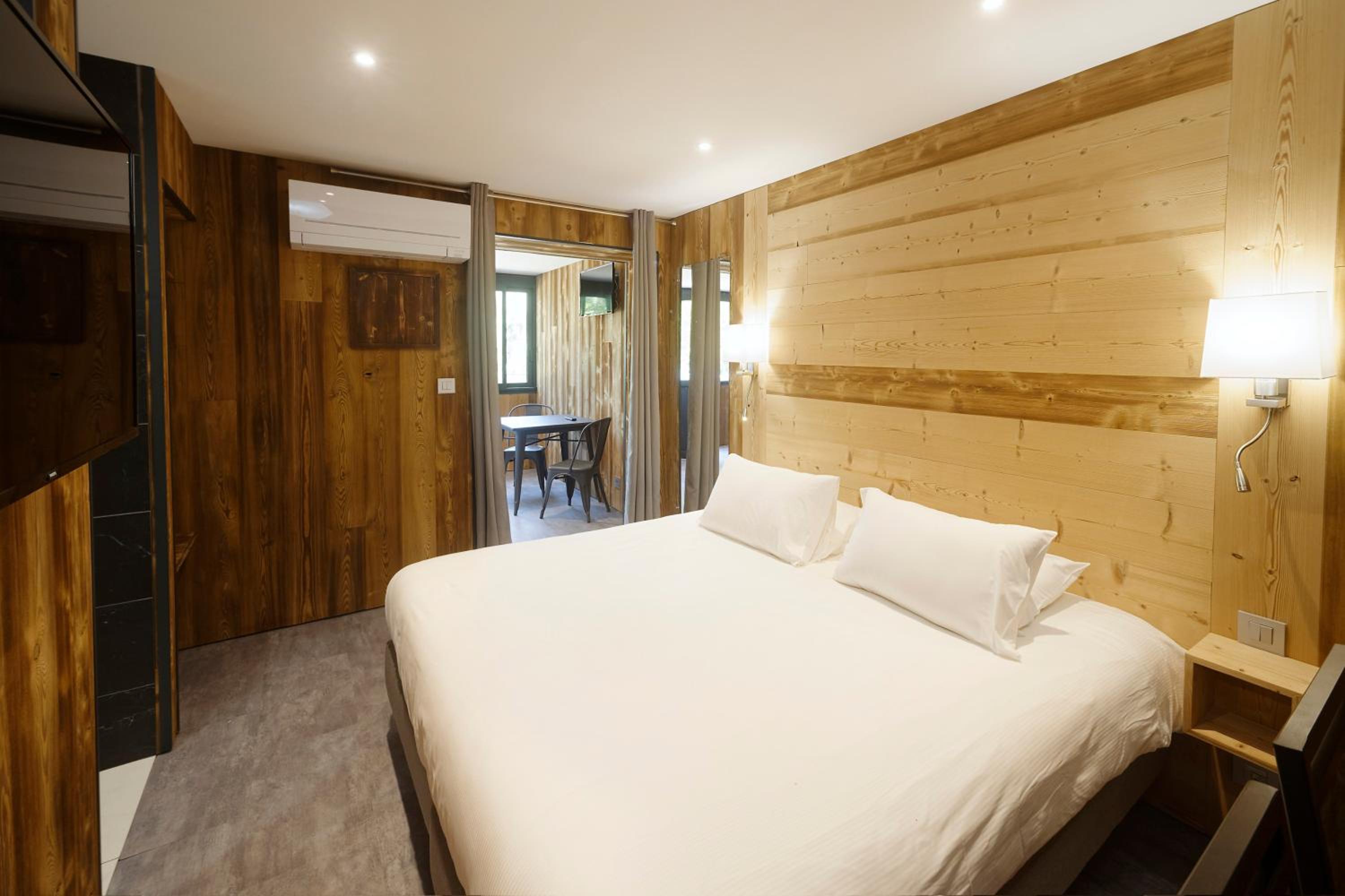 Junior Suite with Terrace - Photo 11